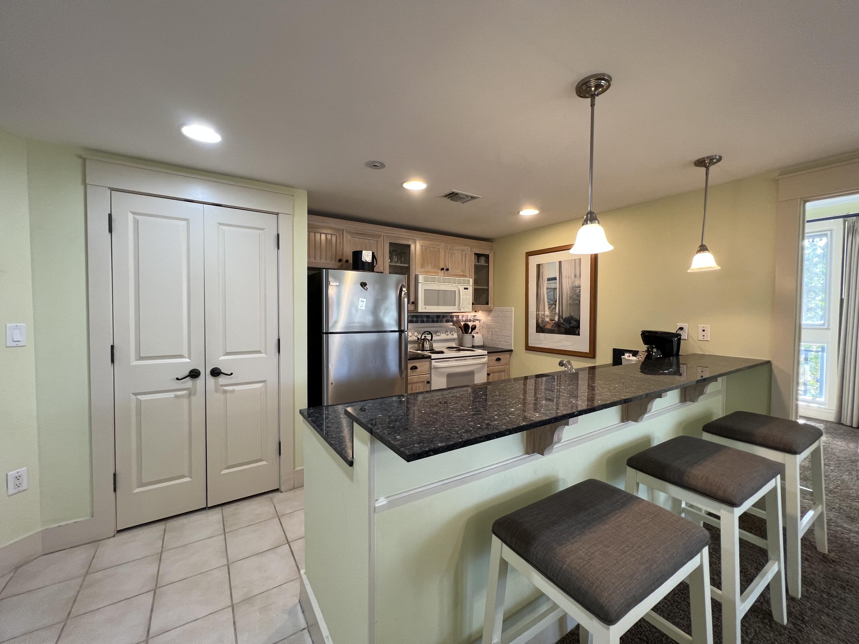 OBSERVATION POINT NORTH - Residential Lease