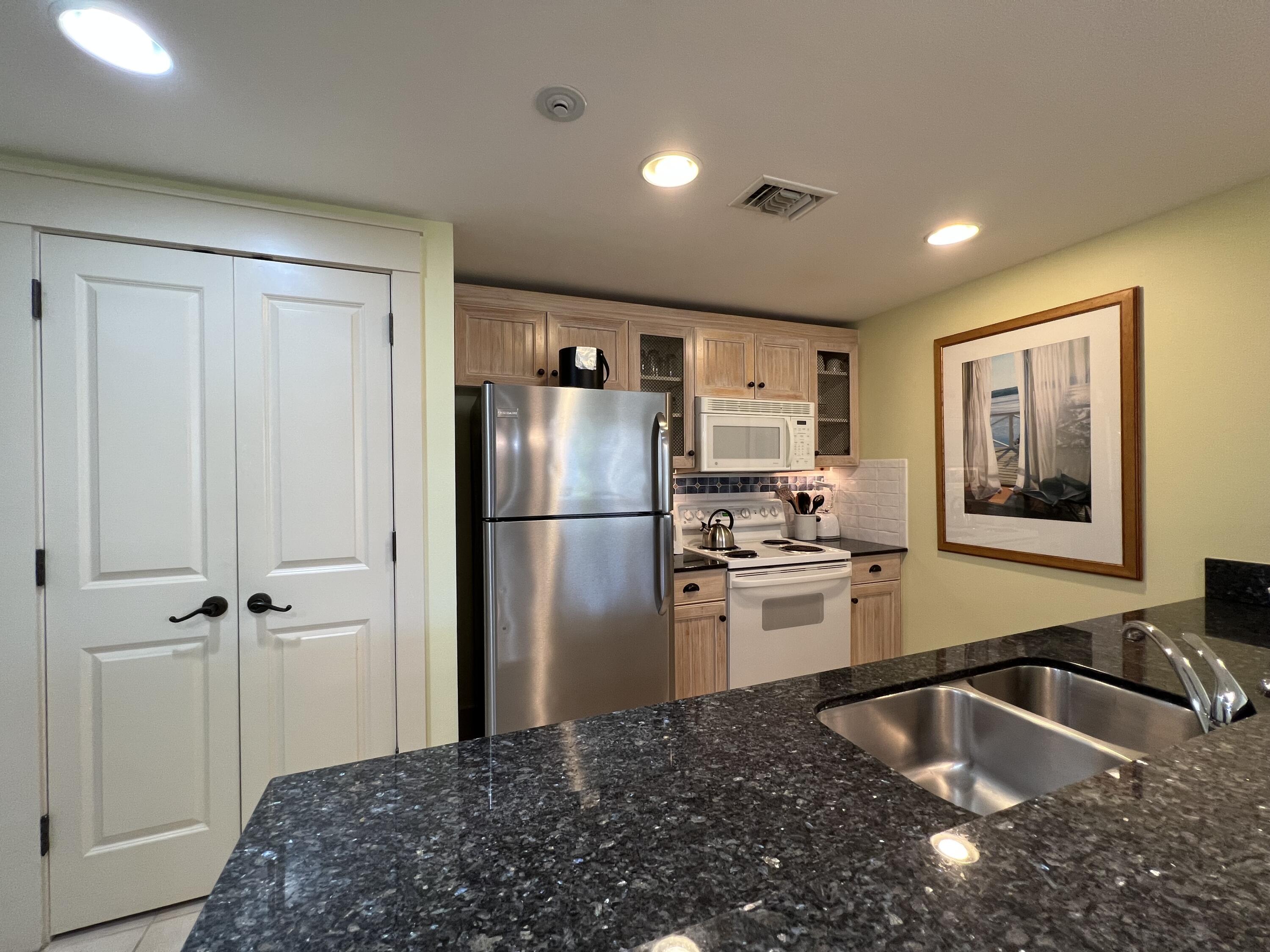 OBSERVATION POINT NORTH - Residential Lease