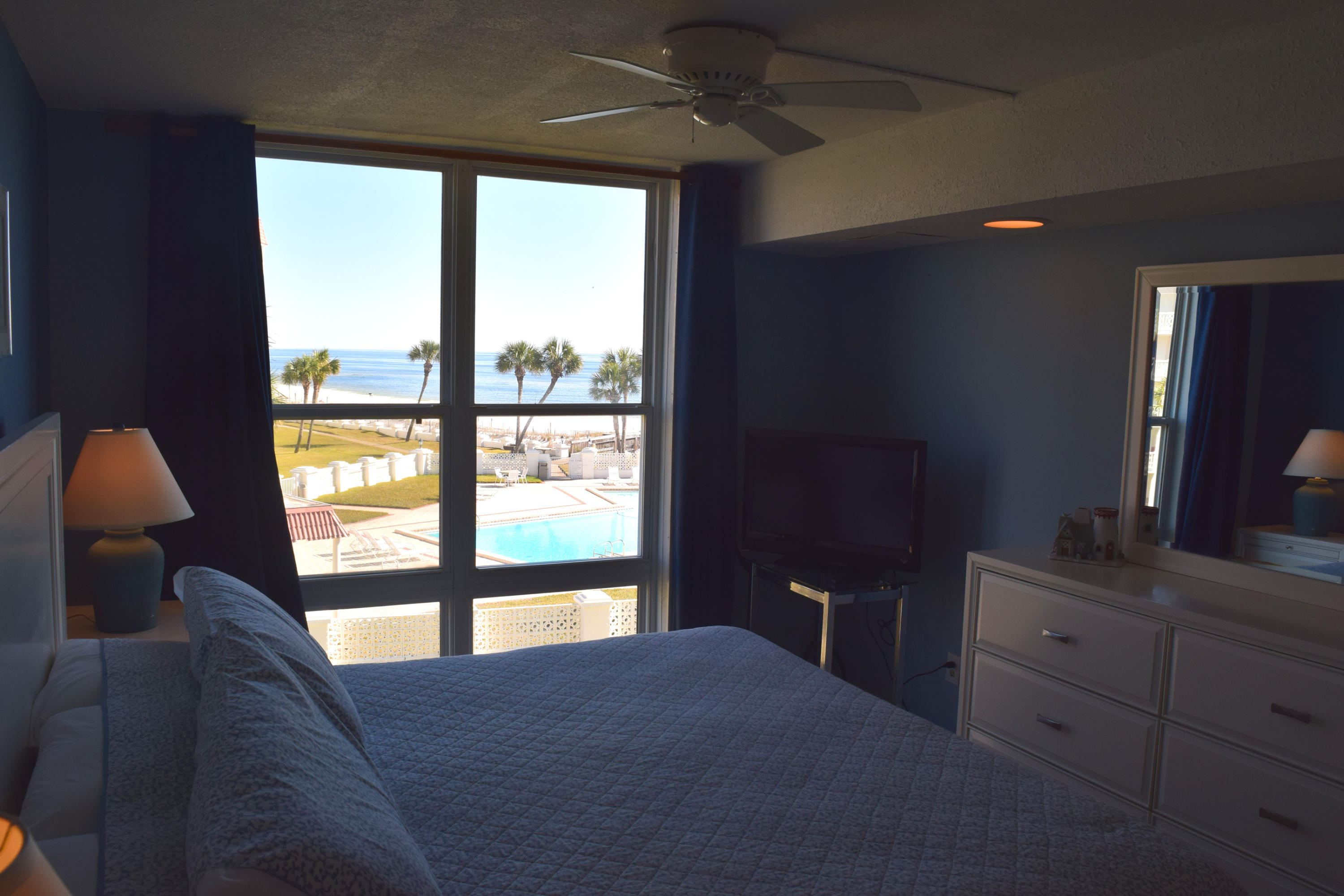 EL MATADOR CONDO - Residential