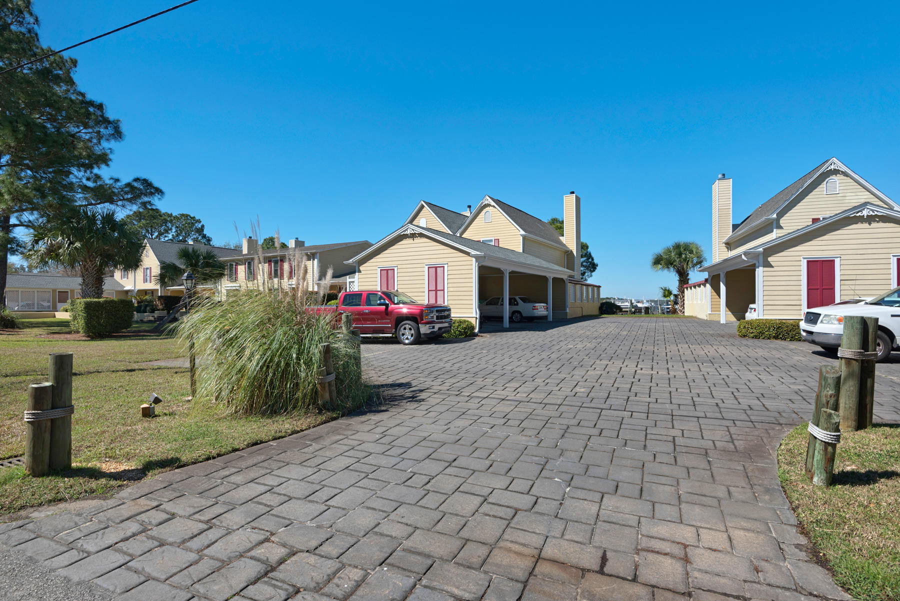 GARNIERS CAY T/H - Residential