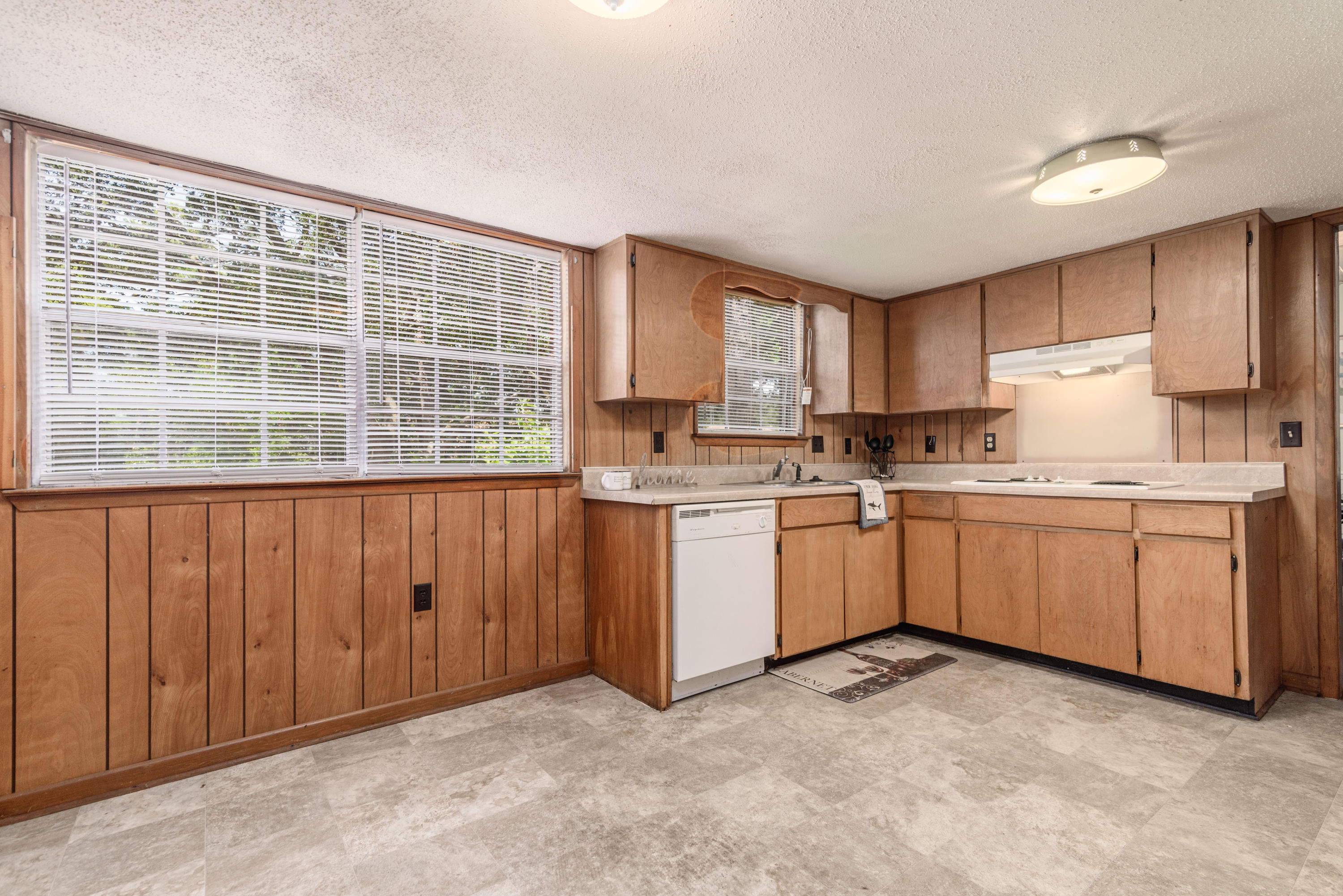 LAKE LORRAINE ESTATES - Residential