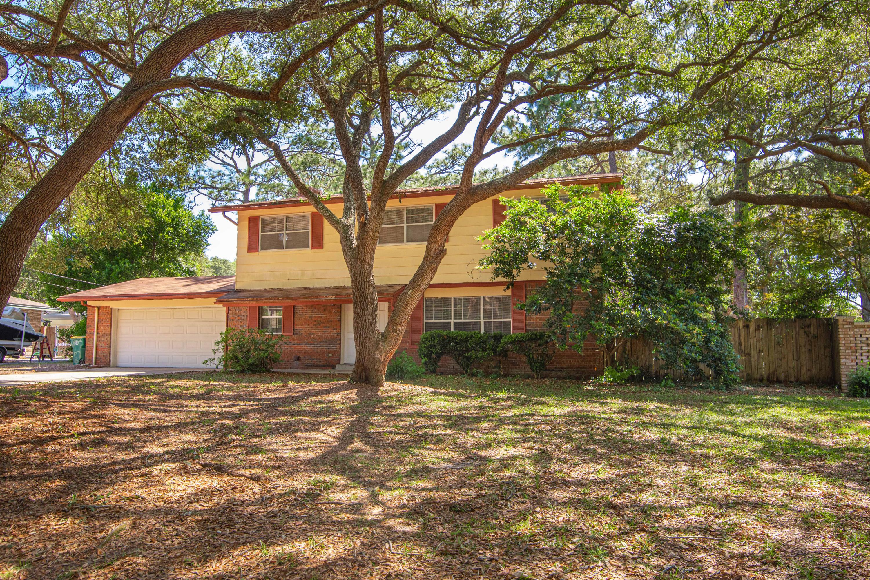 LAKE LORRAINE ESTATES - Residential