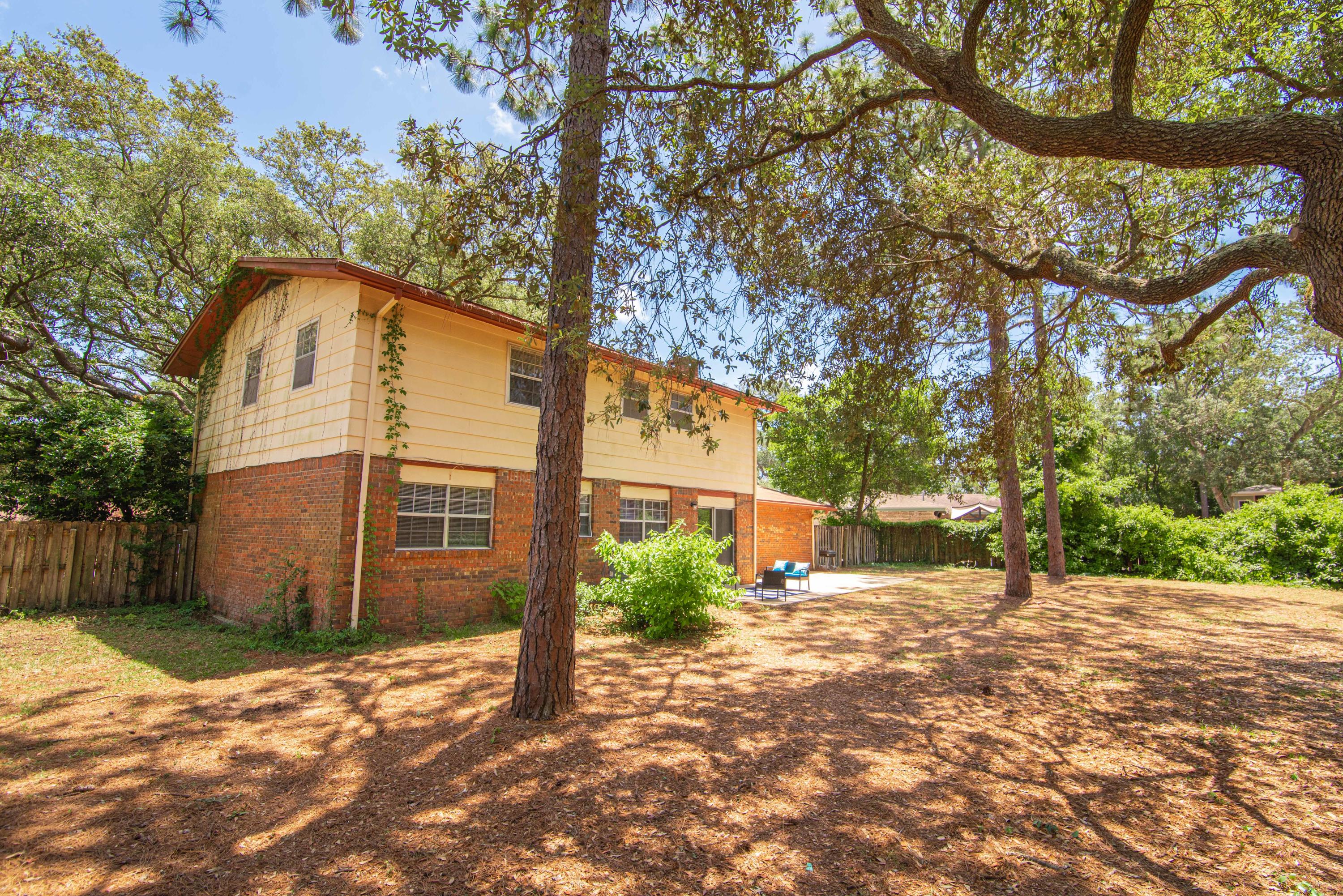 LAKE LORRAINE ESTATES - Residential