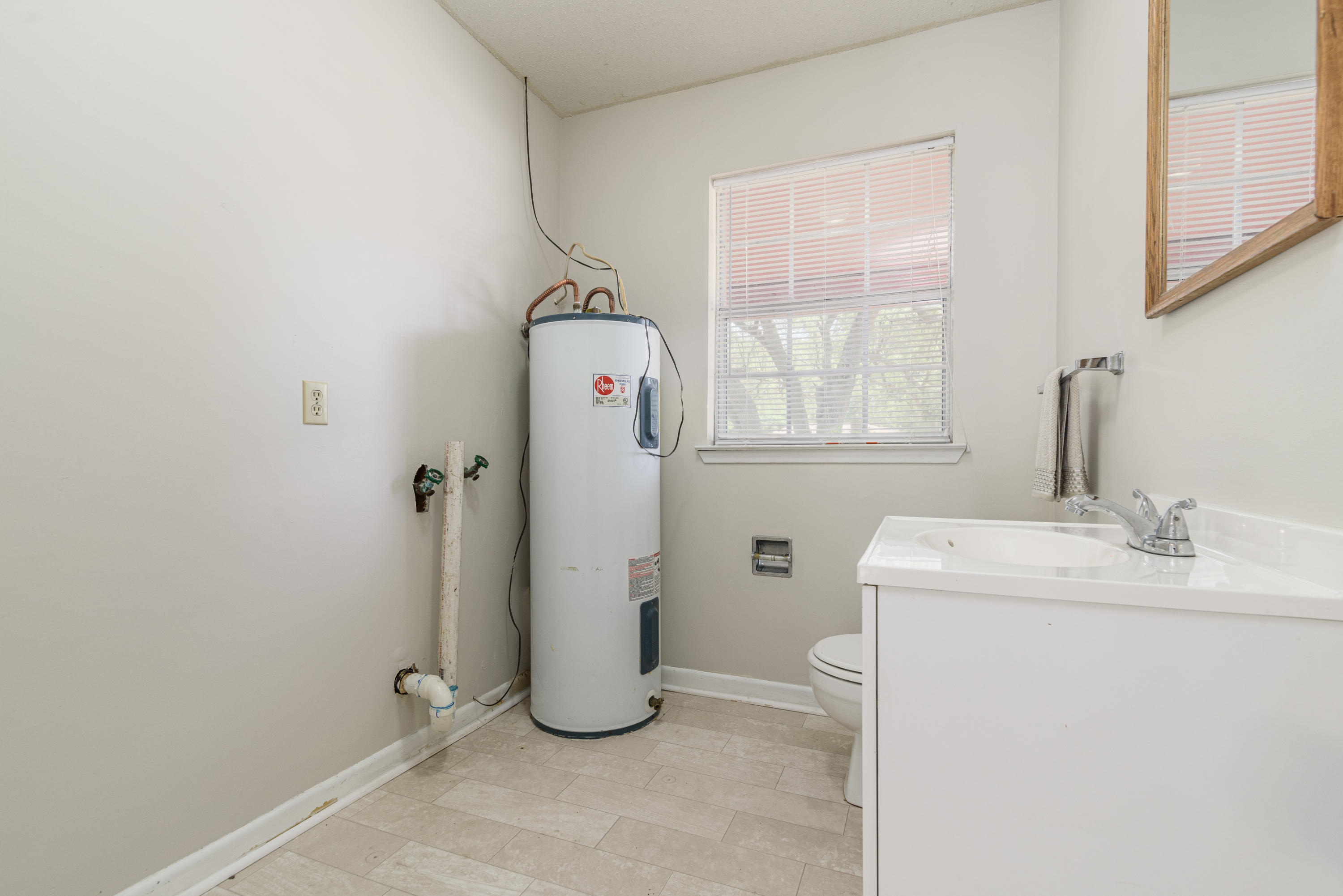 LAKE LORRAINE ESTATES - Residential