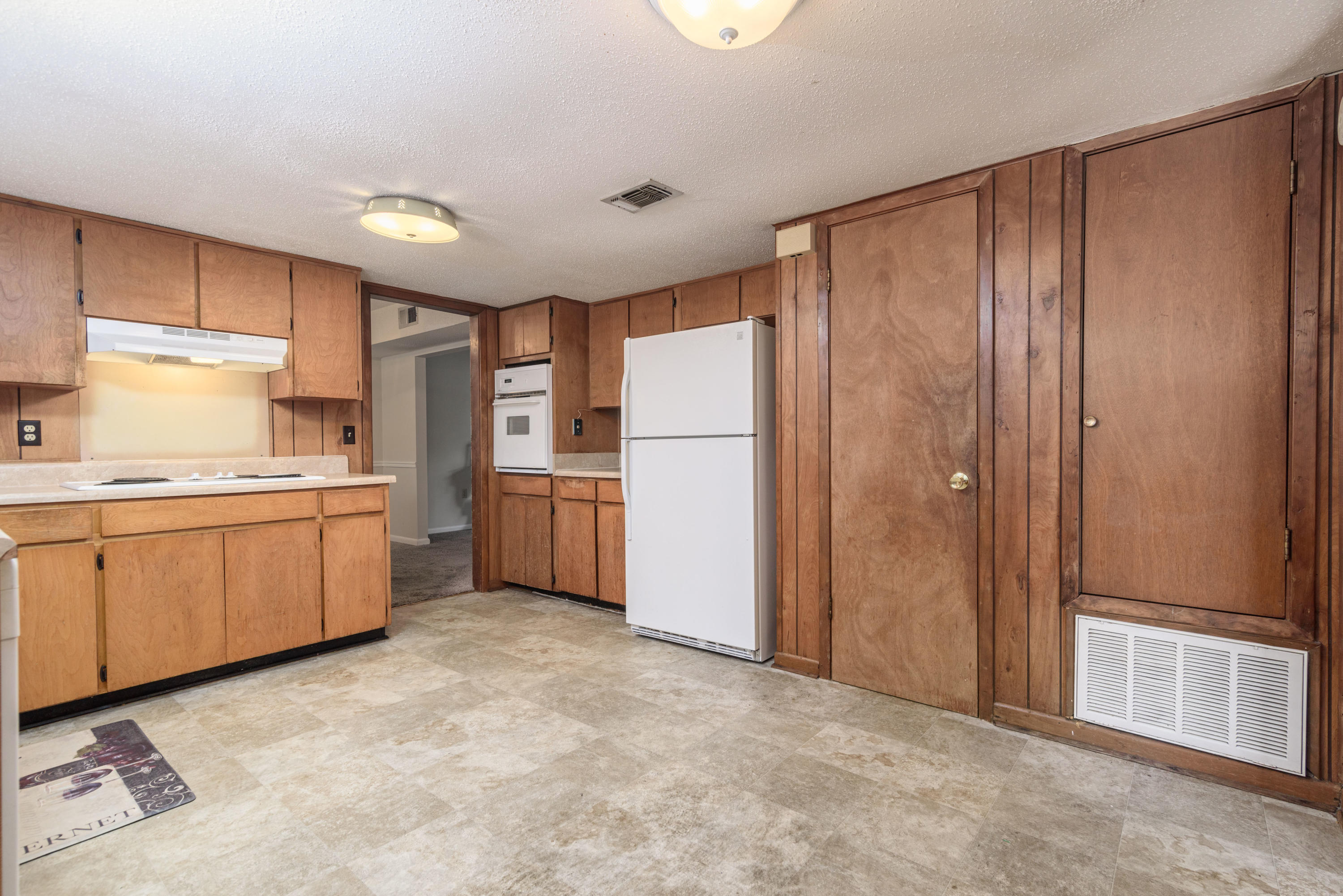 LAKE LORRAINE ESTATES - Residential