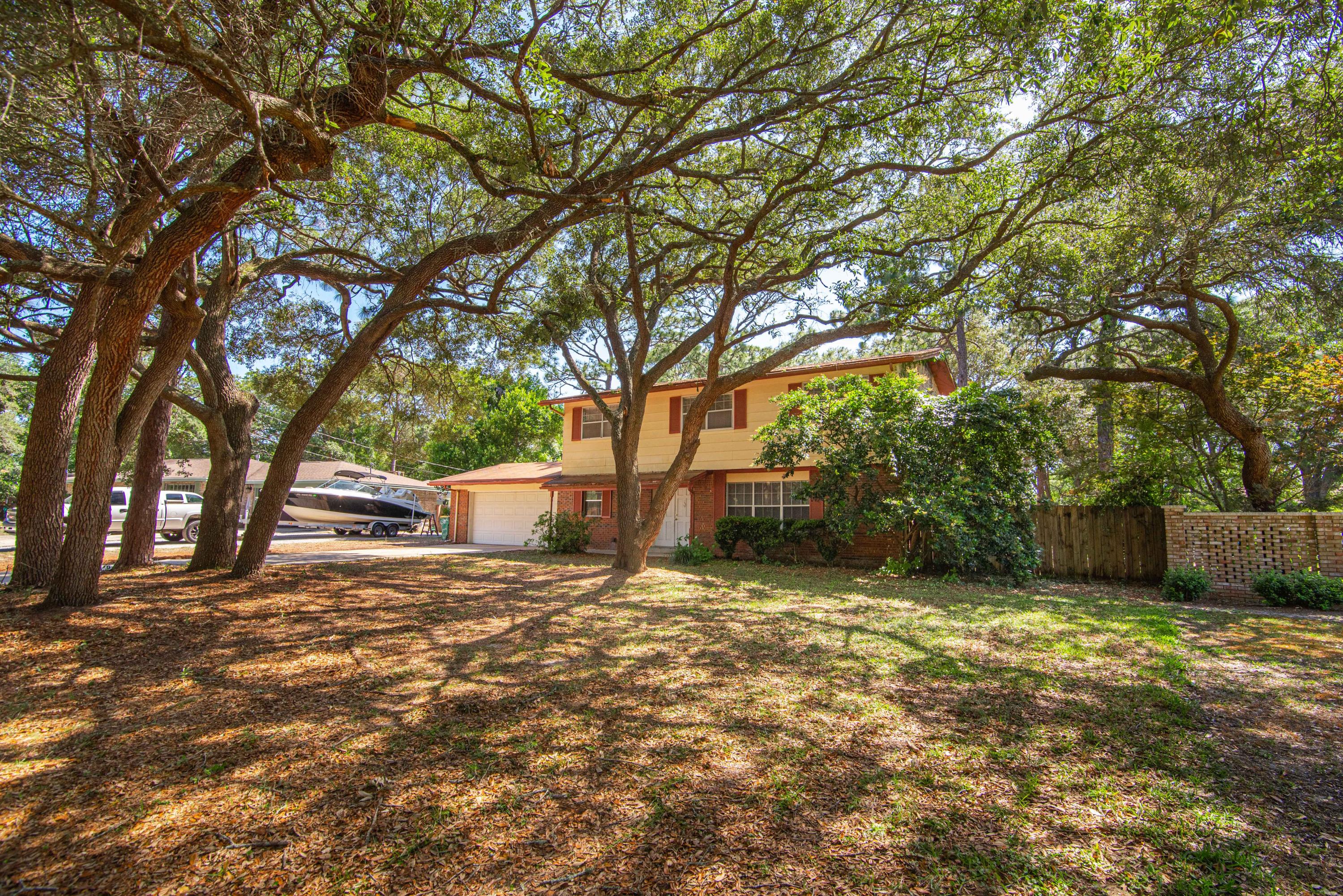 LAKE LORRAINE ESTATES - Residential