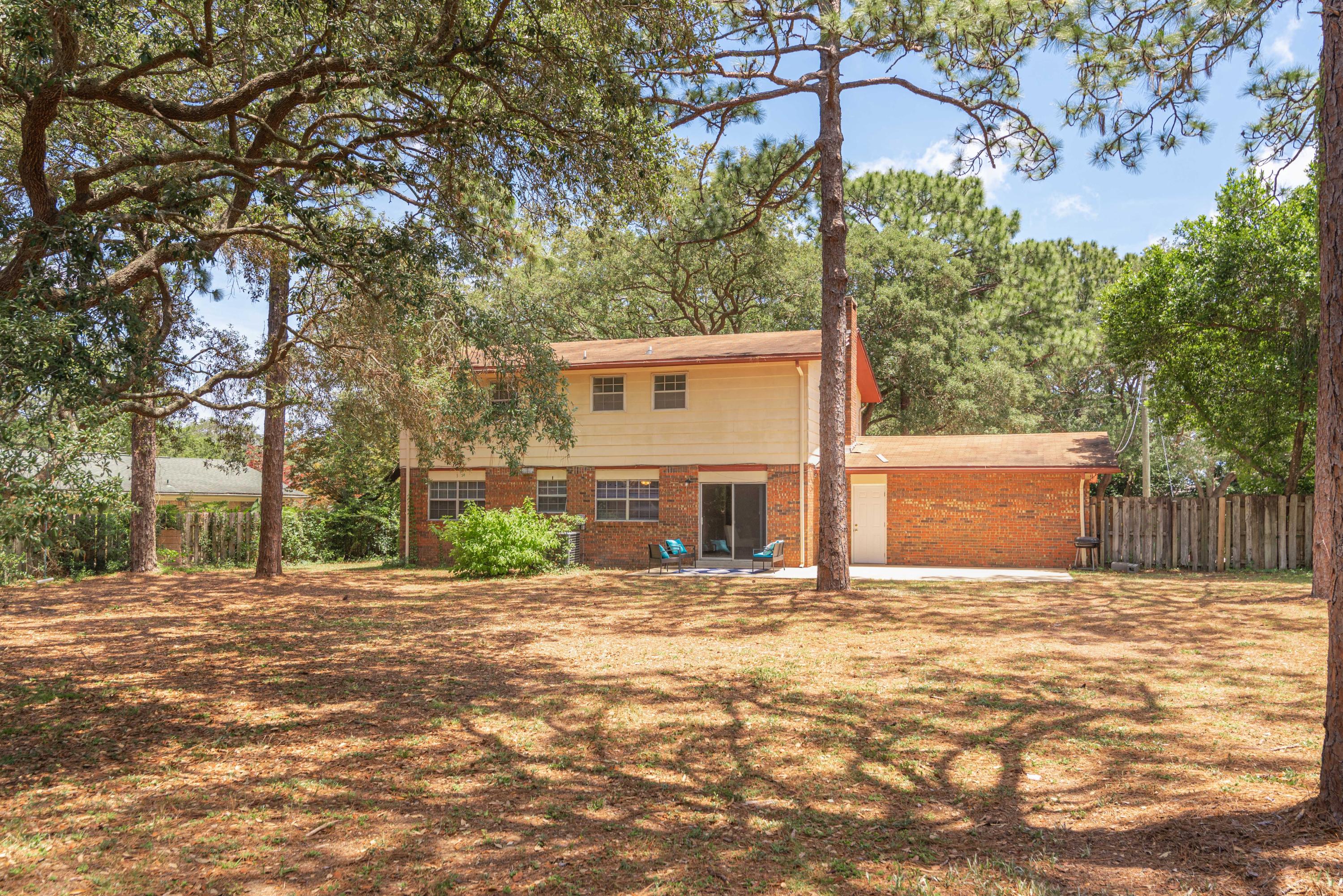 LAKE LORRAINE ESTATES - Residential