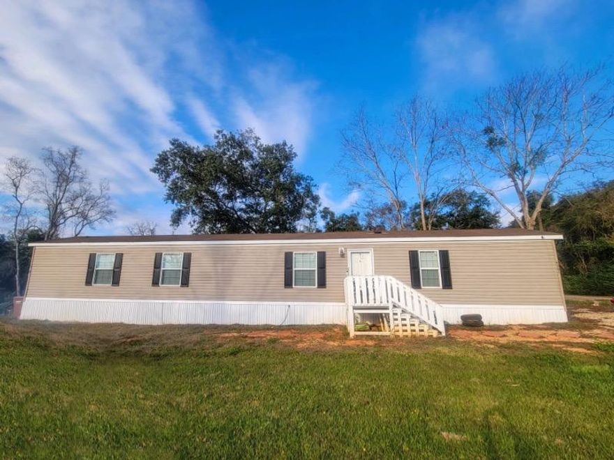 Step into the open concept living area of this 2015 single wide mobile home with exposed beams. Beautiful kitchen with lots of cabinets and counter space. Separate dining area. Spacious laundry room. Split floorplan The primary bedroom is large enough to accommodate a king bed. Huge primary bathroom with soaking tub and walk-in closet.
