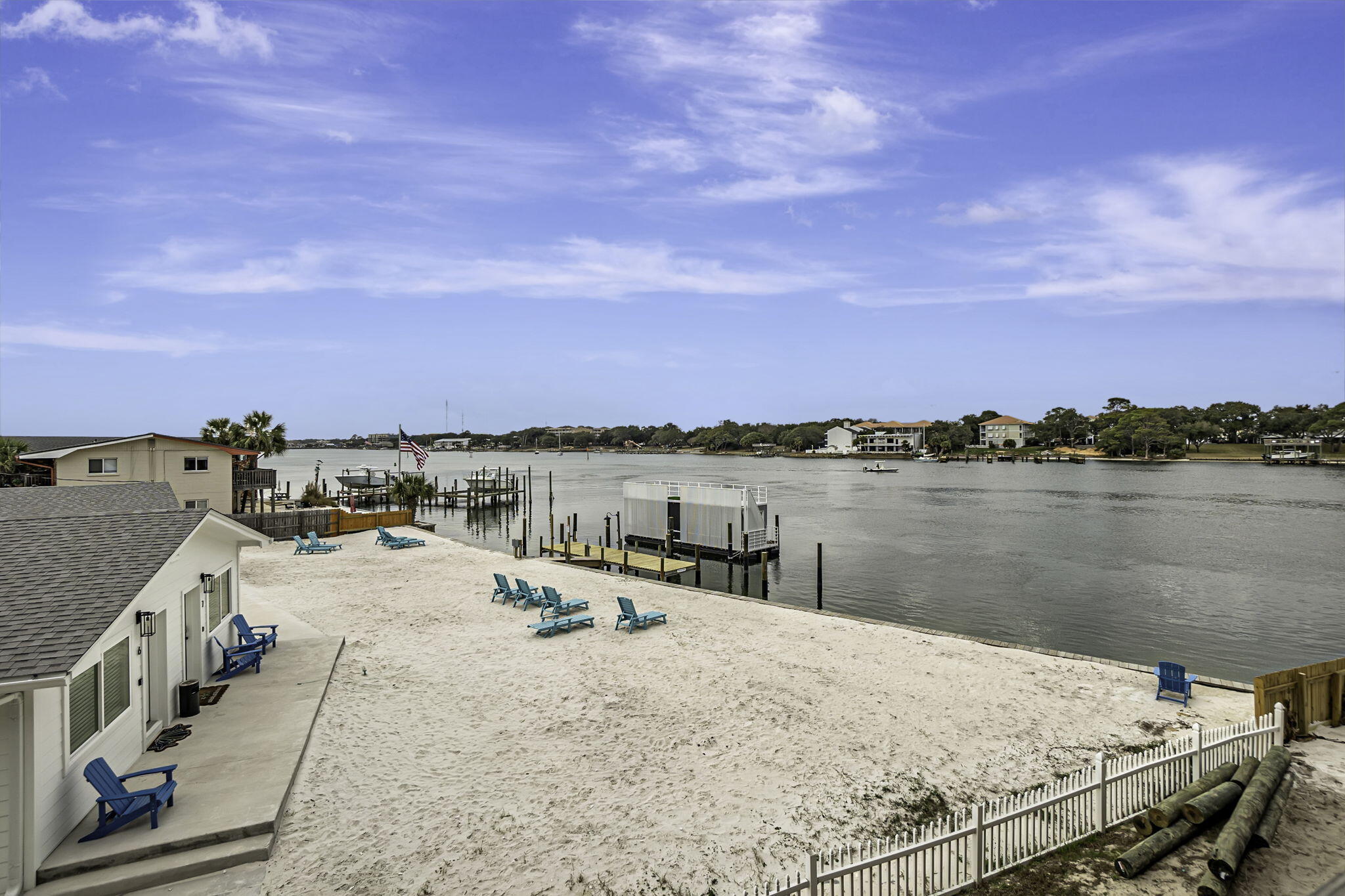 COMMODORES LANDING - Residential