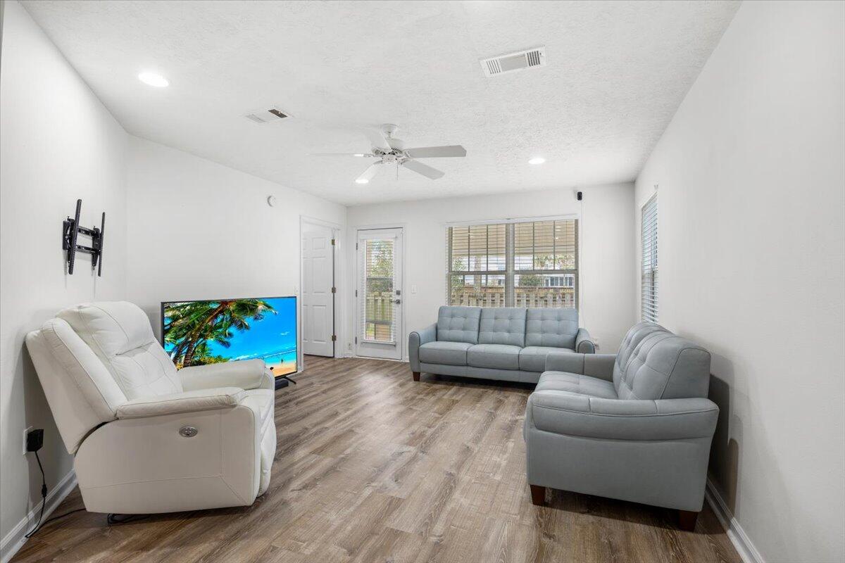 TIGER LAKE - Residential