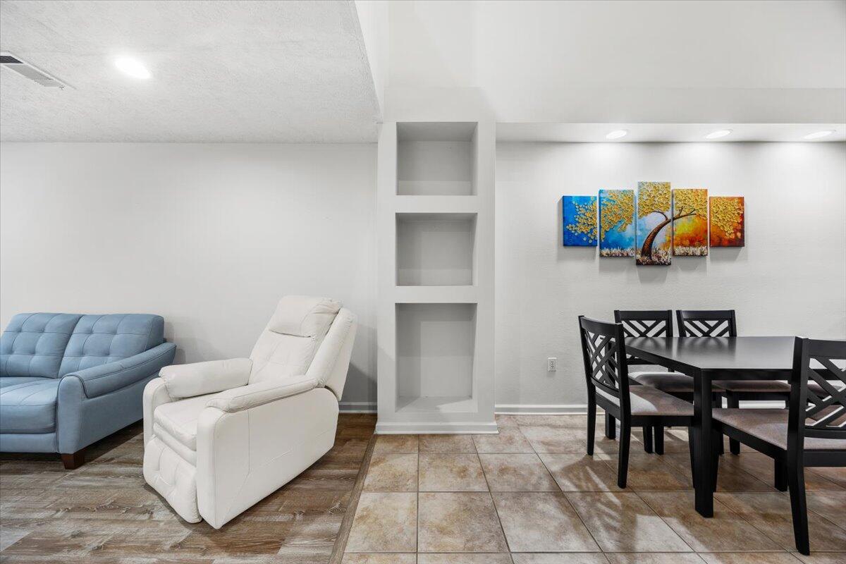 TIGER LAKE - Residential