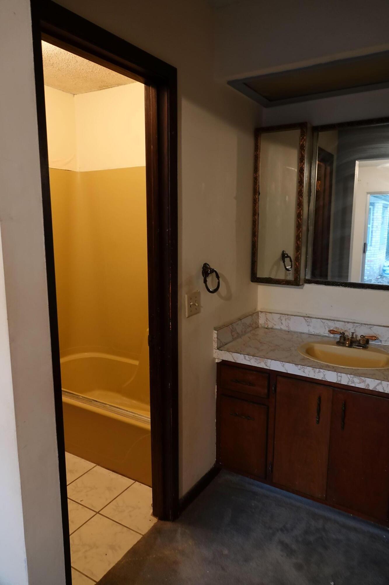 EDGEWATER VILLAGE - Residential