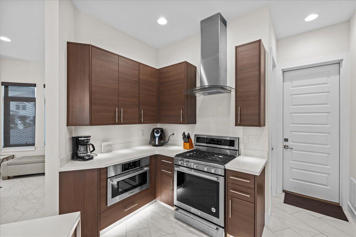 AVALON BEACH ESTATES - Residential Lease