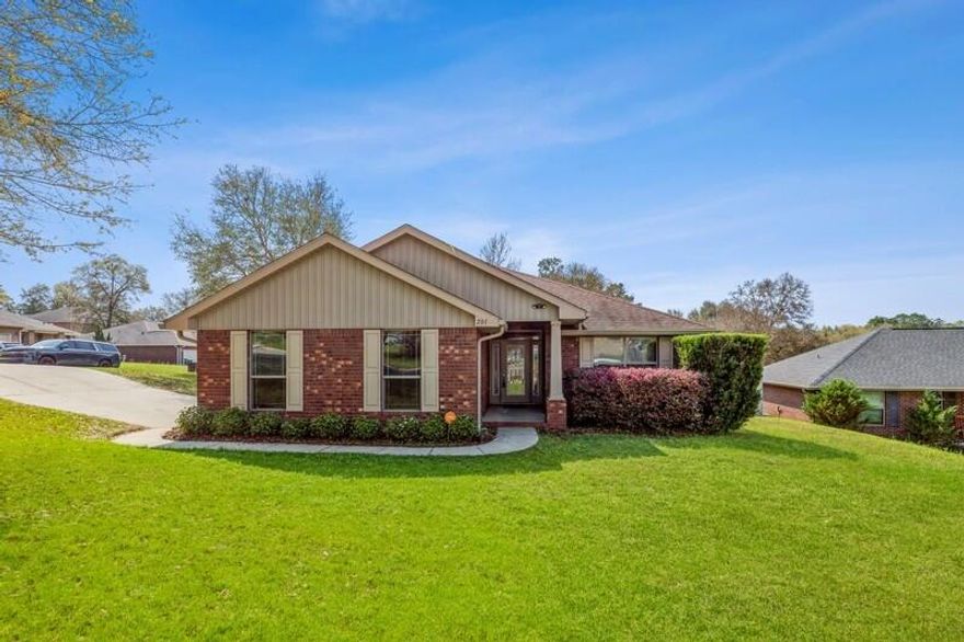 Tucked away in Old Bethel Estates is this wonderful home! Stepping through the front door you can see all of the natural light beaming in and feel the openness of the space. BRAND NEW laminate plank flooring in the main living areas and fresh paint throughout gives a bright and airy feel to the open living space! The primary bedroom has a spacious walk-in closet and attached bathroom with double vanity, stand alone shower and a soaker tub. The backyard can be your private oasis! Imagine relaxing after a long day on the screened in porch sipping an ice-cold drink!  Features include: stainless steel appliances, recessed lighting, high ceilings, flex space, blinds throughout, screened in porch, backyard brick pavers, gutters on all sides, and more! Schedule your showing today!