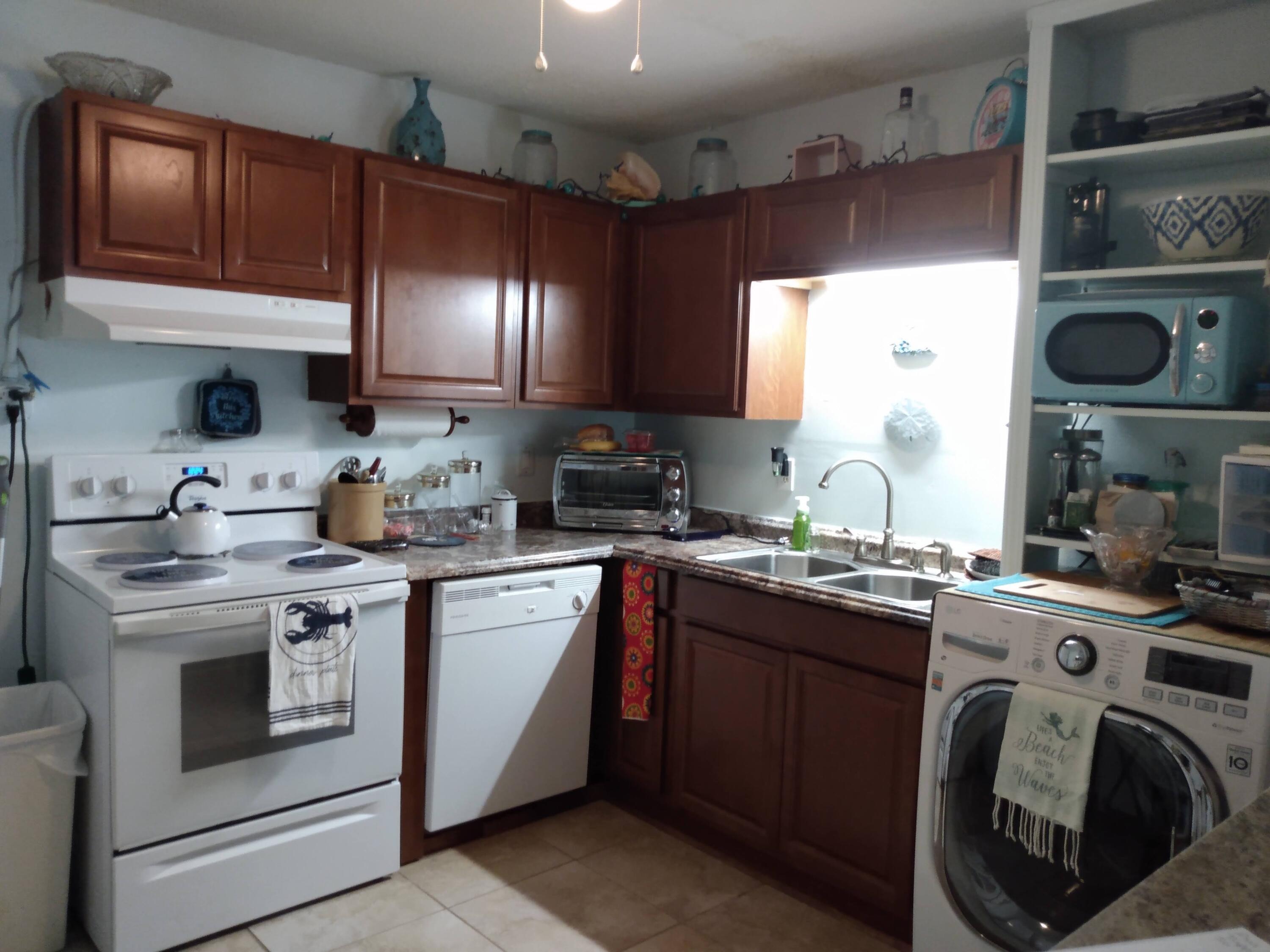 BREAKERS WEST - Residential