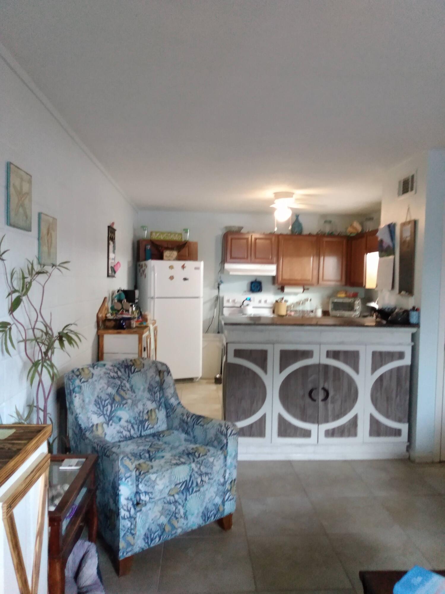 BREAKERS WEST - Residential