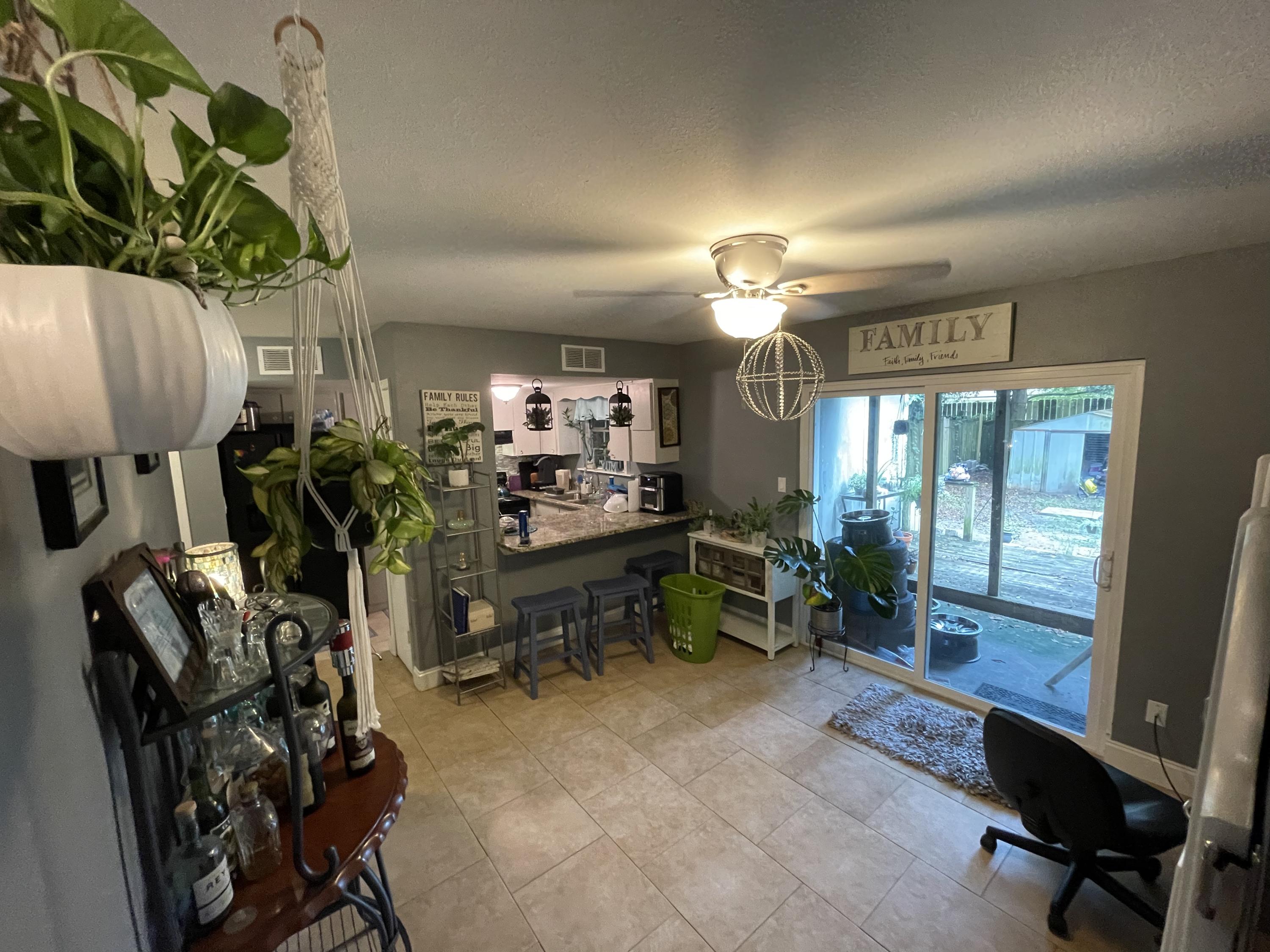 VALENCIA ARMS - Residential