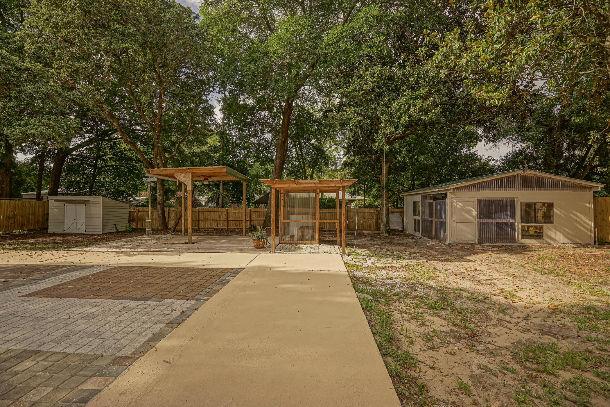 BAYOU POQUITO - Residential