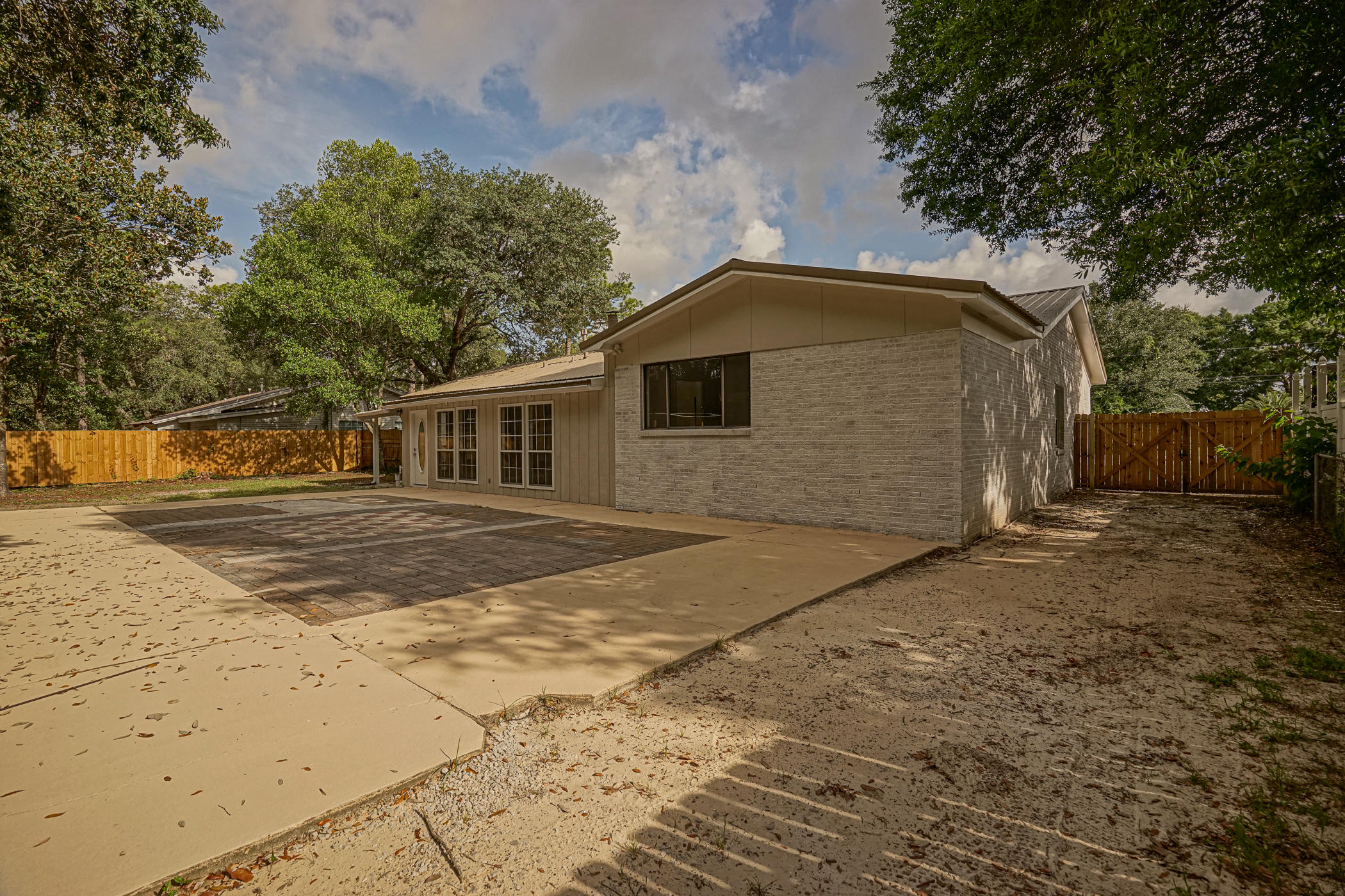 BAYOU POQUITO - Residential