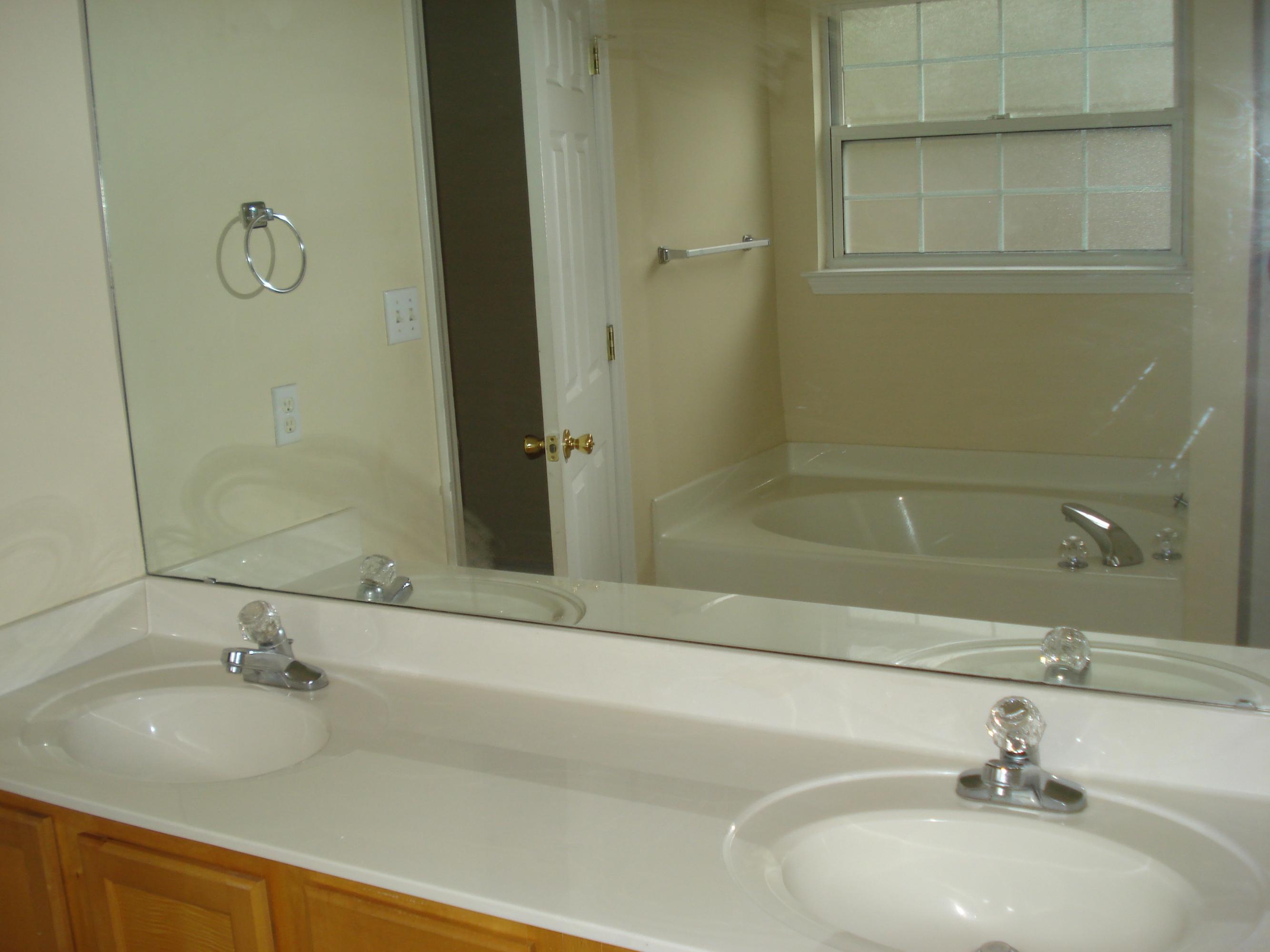 OAK PARK ESTATES, 1ST ADDITION - Residential Lease