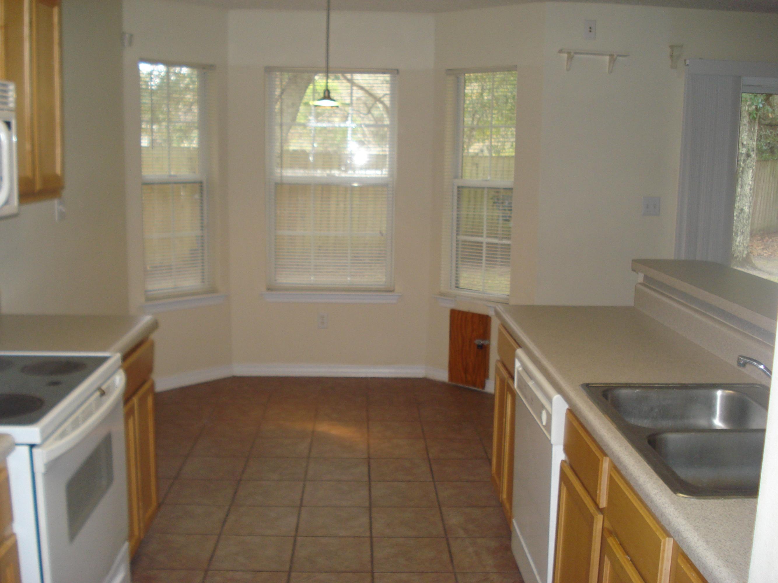 OAK PARK ESTATES, 1ST ADDITION - Residential Lease