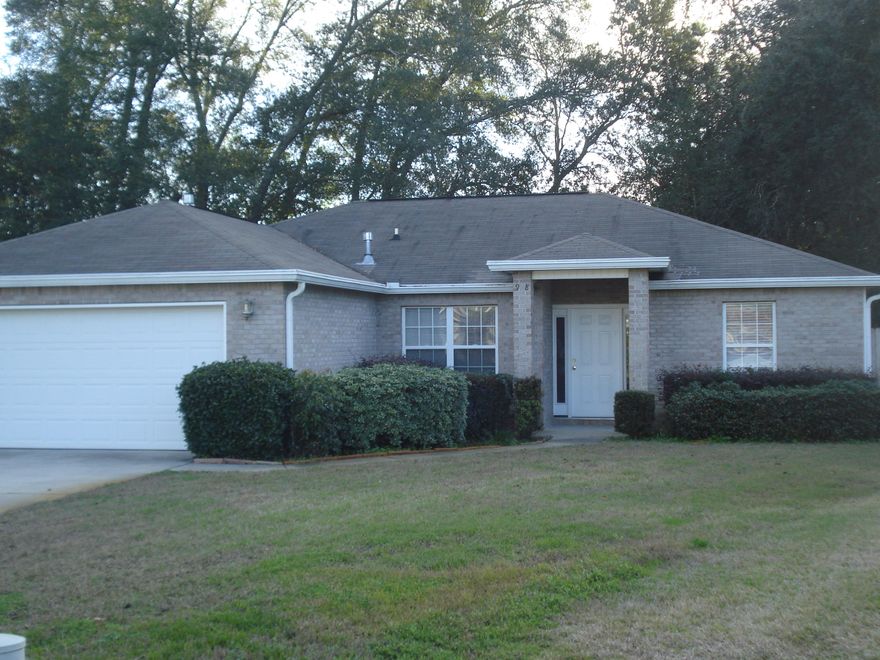 GREAT HOUSE BUILT IN 2002 IN GREAT LOCATION. Open plan with split bedrooms. 3/2/2 - master suite has trayed ceiling and view of trees. Master bath has double vanities, separate shower, garden tub and walk in closet. Kitchen is open with bay window at breakfast nook. Living area has trayed ceiling, fireplace, separate dining, and is wired for sound. Two car garage with electric openers. Gigantic trees, privacy fence, secluded location with no through traffic. RELAX! Yard has sprinkler system and RENT INCLUDES YARD MAINTENANCE!!!!! maintenance.