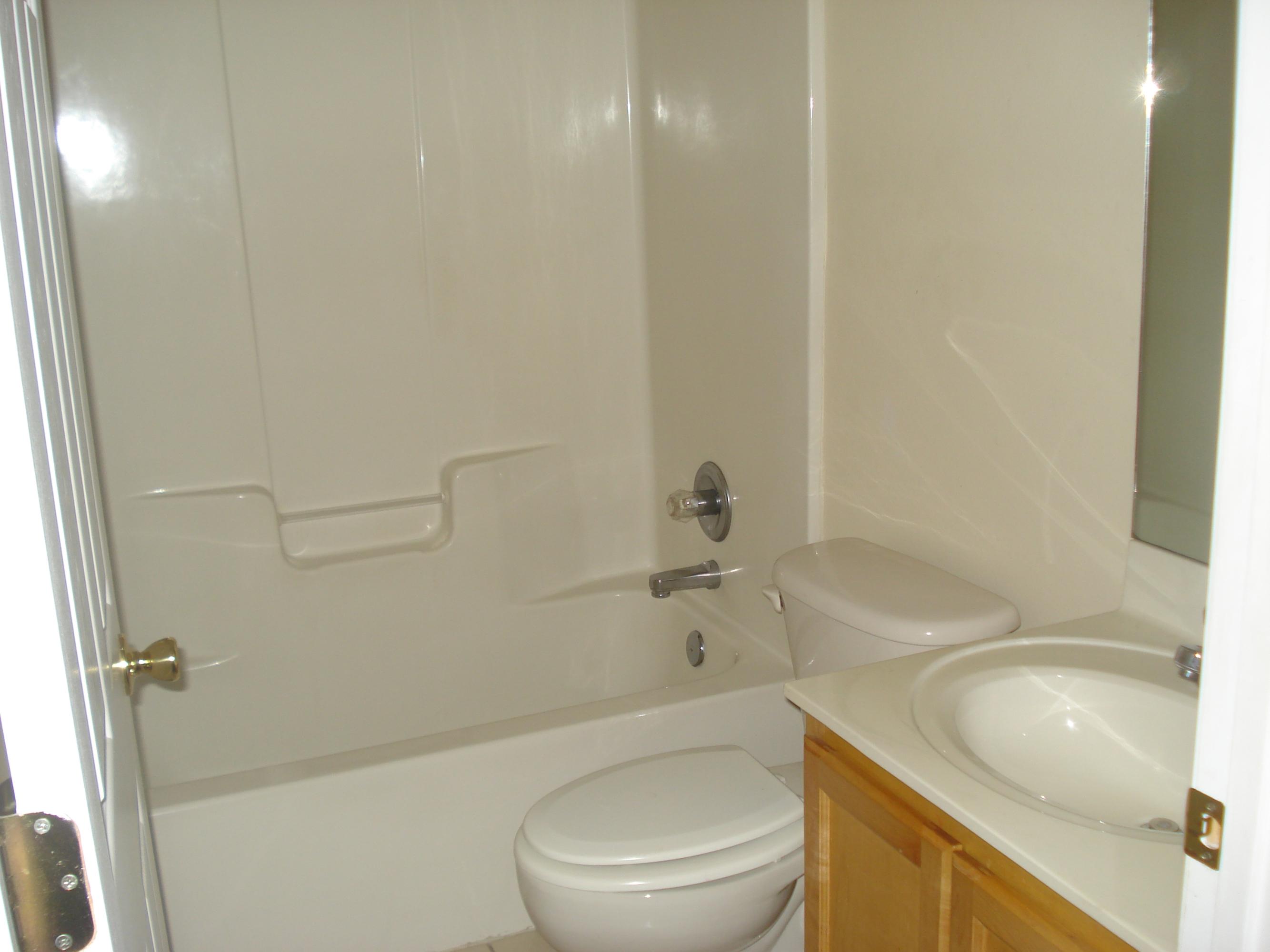 OAK PARK ESTATES, 1ST ADDITION - Residential Lease