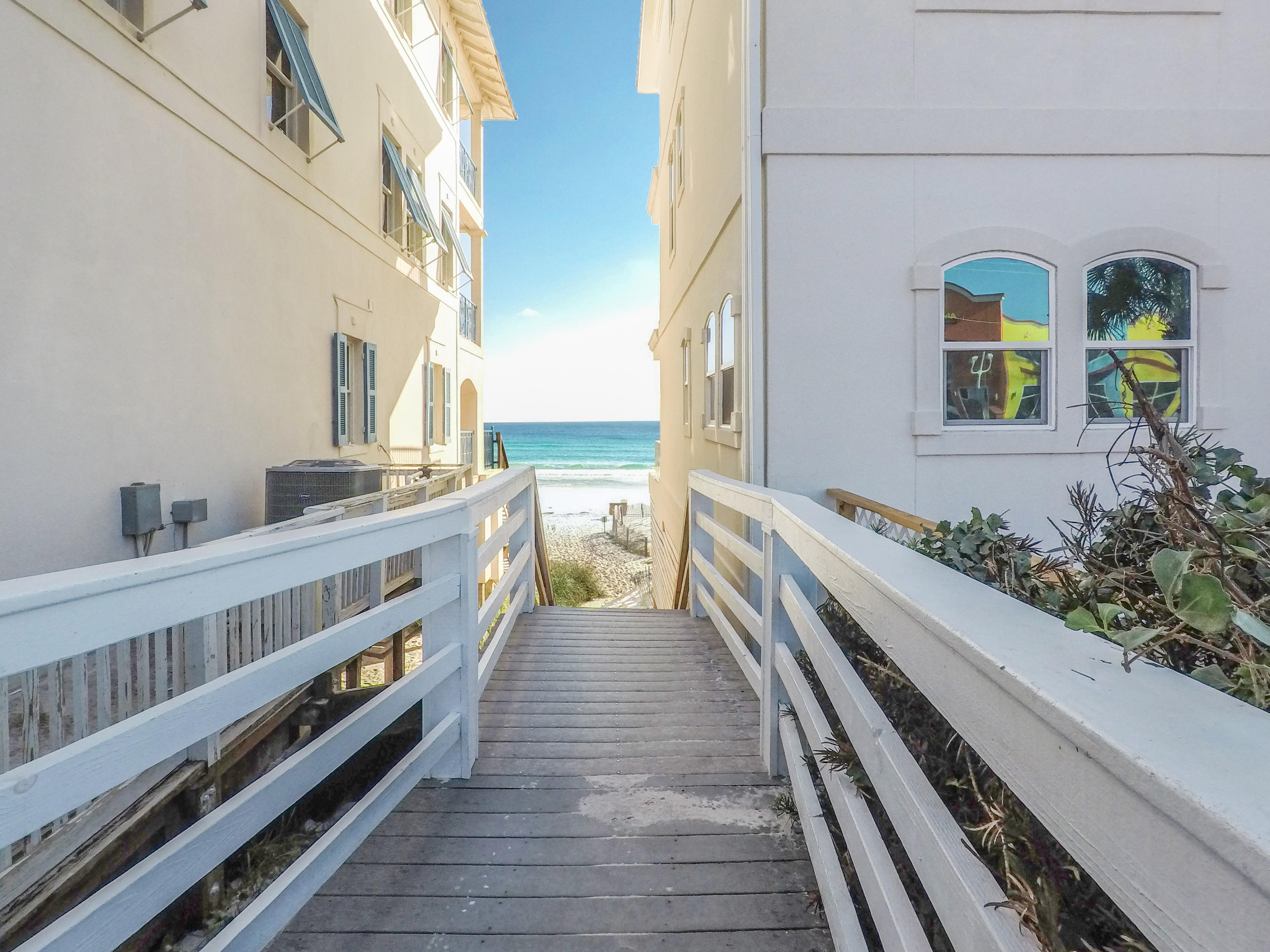 ROYAL SEAESTA - Residential