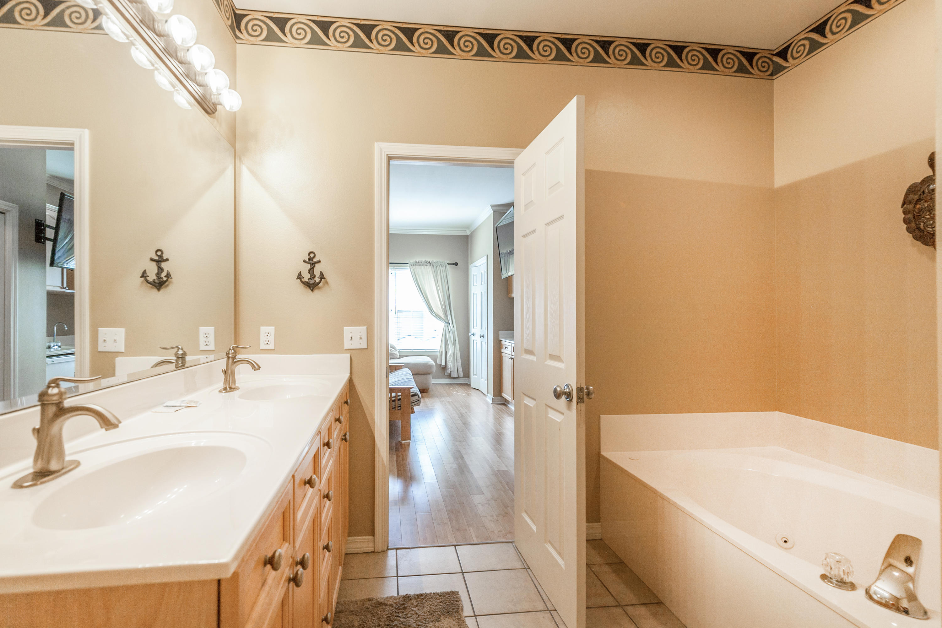 ROYAL SEAESTA - Residential