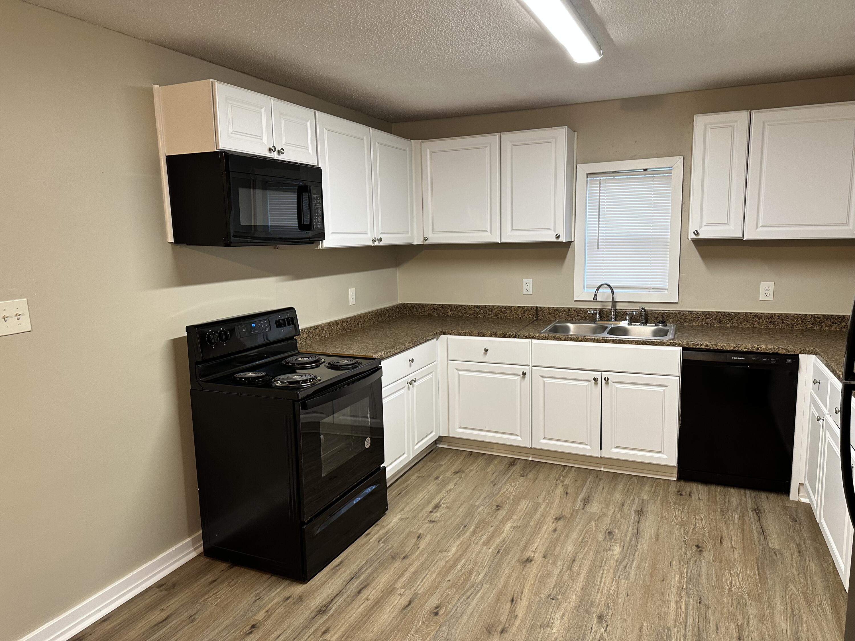 CINCO ADDN TO CRESTVIEW - Residential