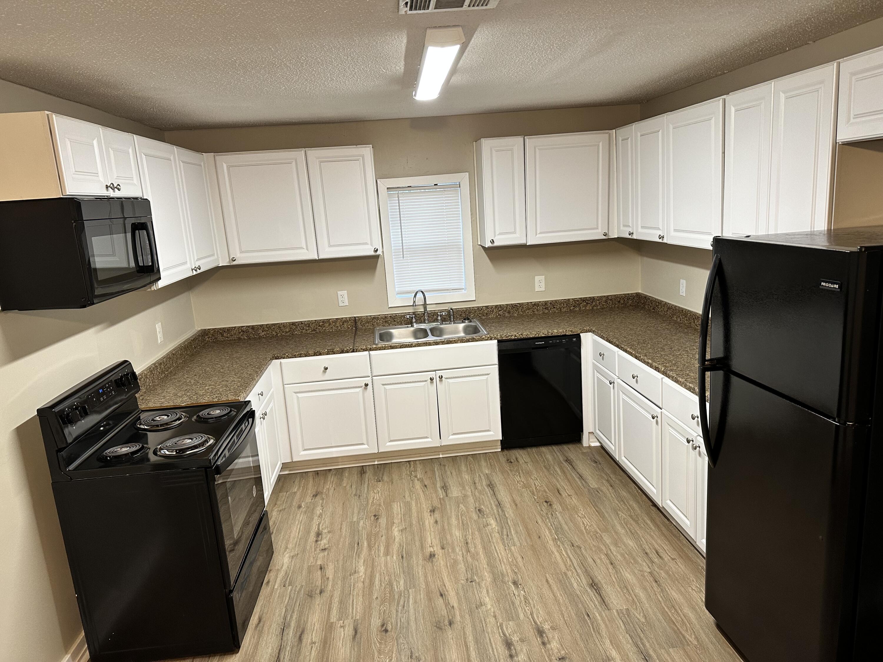 CINCO ADDN TO CRESTVIEW - Residential