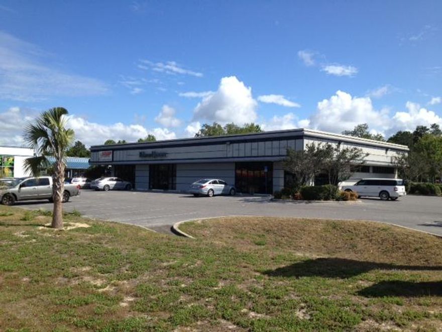 FORMER VERIZON BLUEWATER BAY LOCATION WITH GREAT VISIBILITY AND VERY STRONG TRAFFIC FLOW!!!! Lease one of Niceville's most sought after Class A Office/Retail Buildings across from Bluewater Bay Community Resort. Subject Property offers a 3500 square foot end cap space for a variety of Class A tenants needing a highly visible location with easy access off a high traffic corridor (HWY 20). Adjacent tenants include 24/7 Fitness and Edward Jones Wealth Management Services.