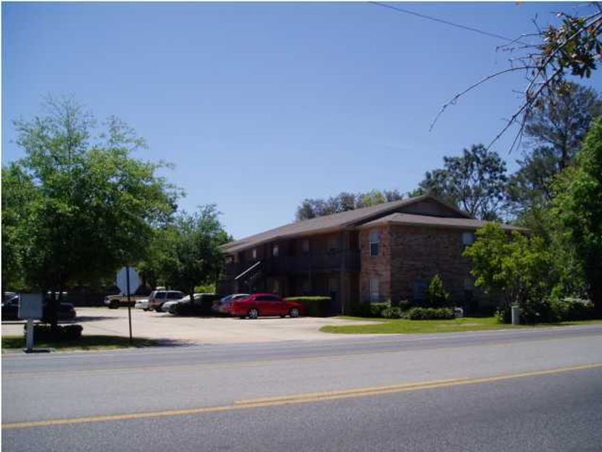 WELL-MAINTAINED 1ST FLOOR, END UNIT. OPEN FLOOR PLAN TO INCLUDE BREAKFAST BAR,LOTS OF KITCHEN CABINETS. WALK-IN CLOSETS. TILE IN KITCHEN, UTILITY ROOM AND BOTH BATHROOMS. ASSIGNED PARKING IN A GREAT LOCATION. SECONDS TO HURLBURT FLD OR WALMART. CALL TODAY FOR AN APPOINTMENT TO VIEW. Available 2/14/17