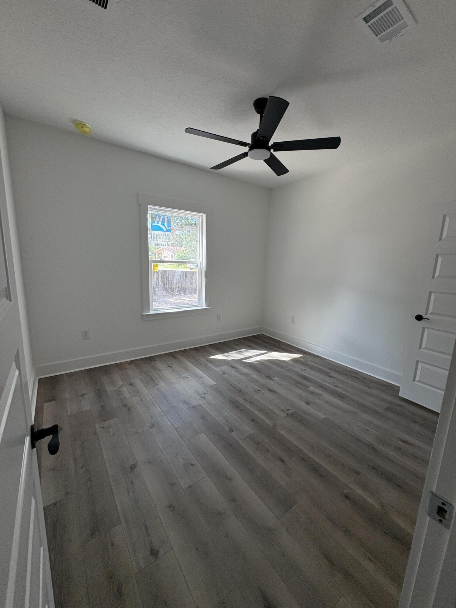 ELLIOTTS POINT - Residential