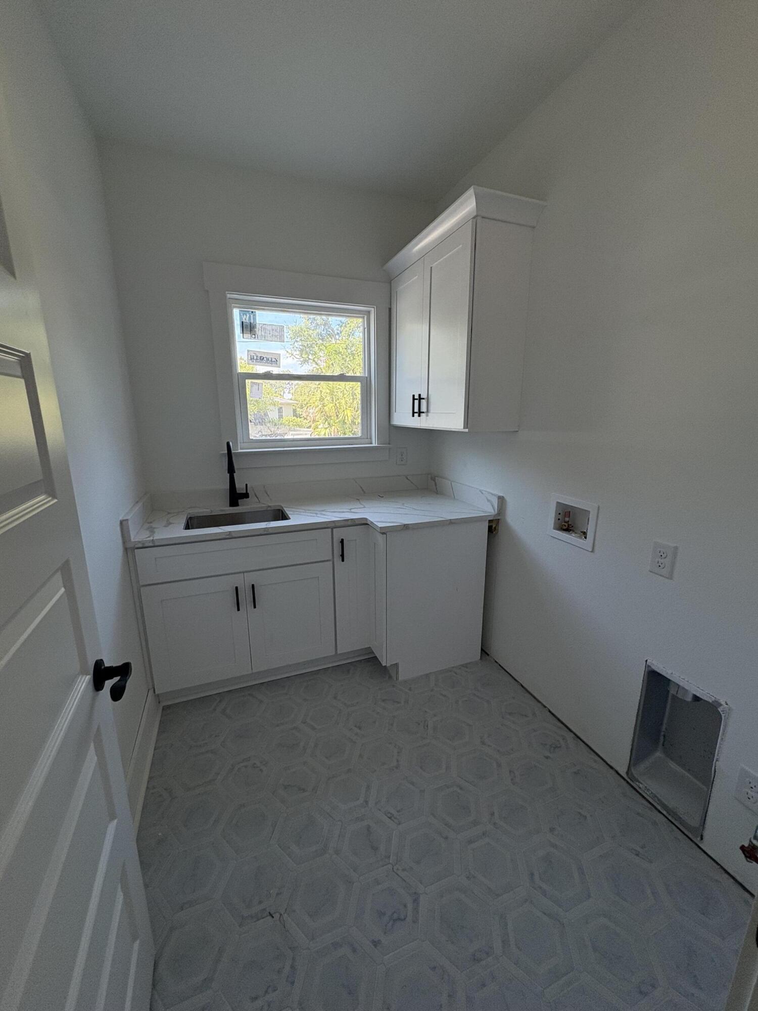 ELLIOTTS POINT - Residential