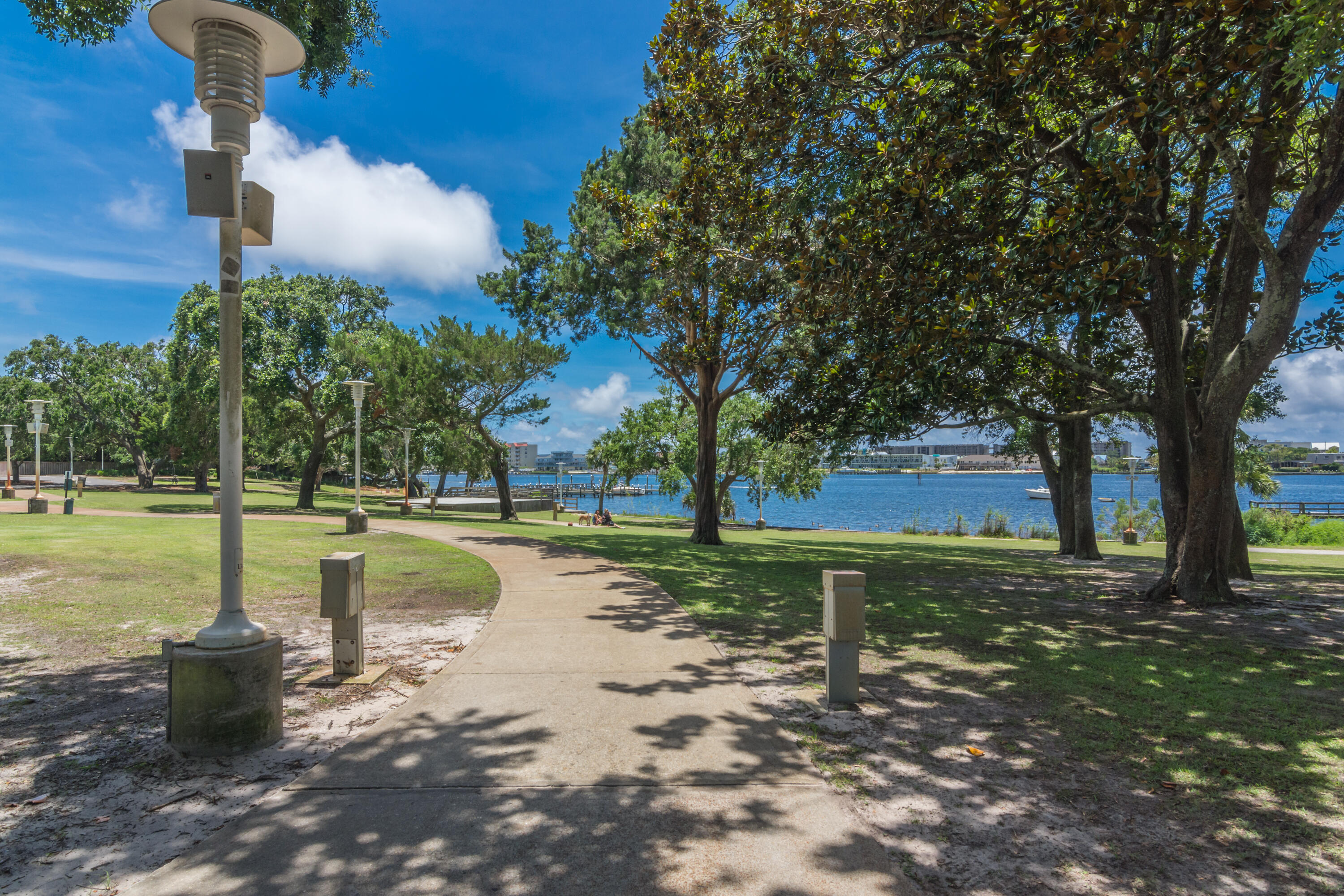 ELLIOTTS POINT - Residential