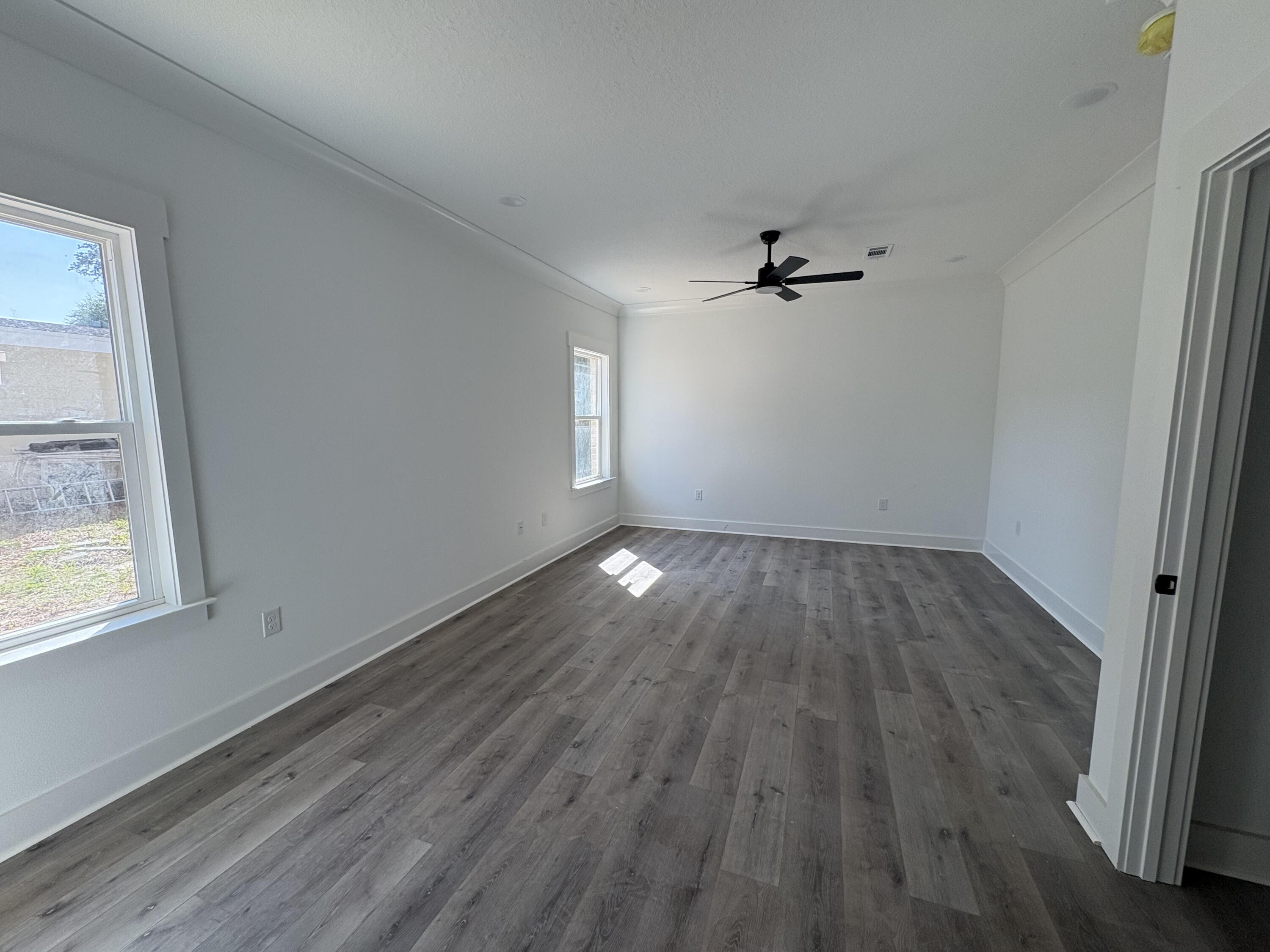 ELLIOTTS POINT - Residential