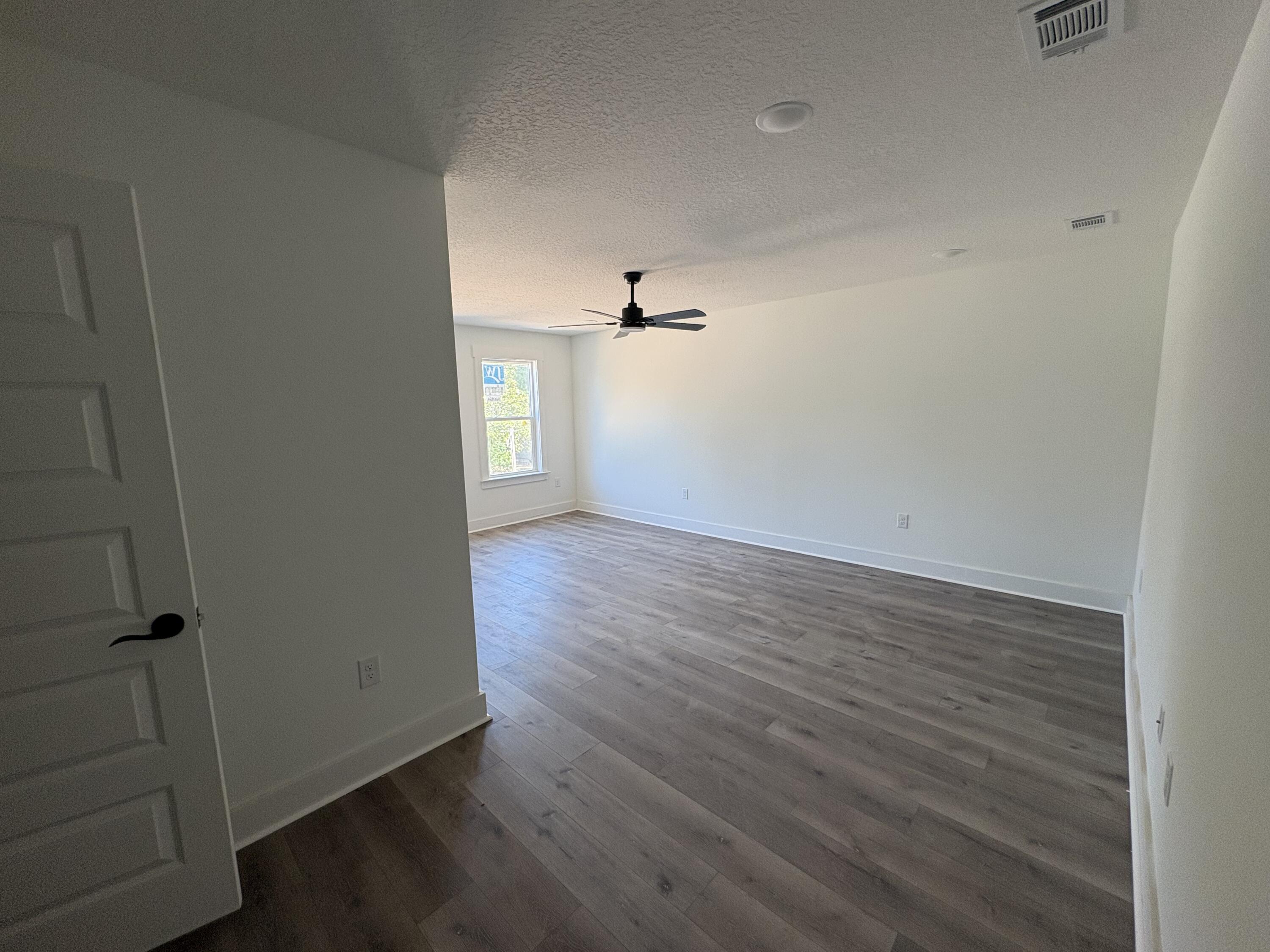 ELLIOTTS POINT - Residential