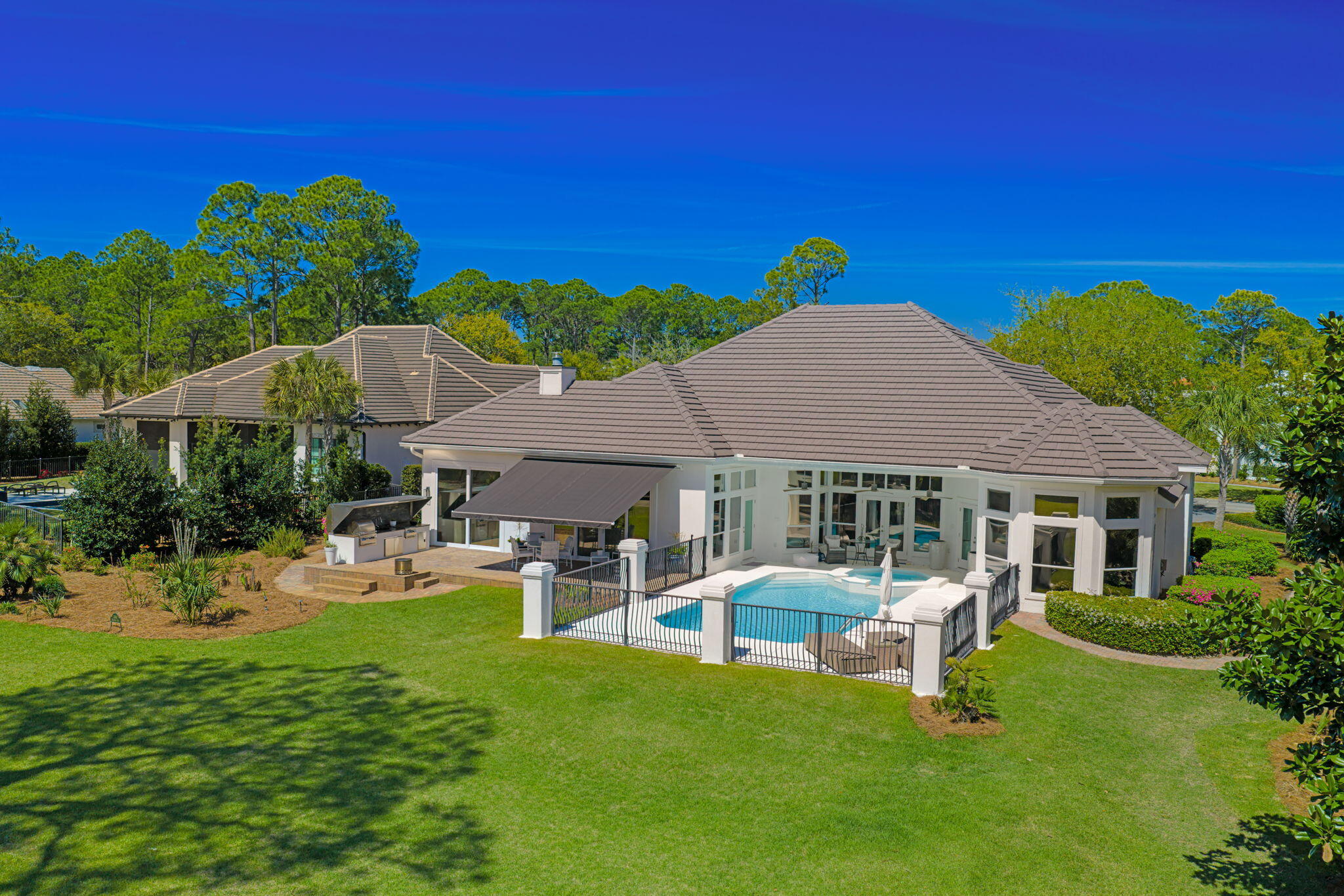 BAYTOWNE AVE EAST - Residential