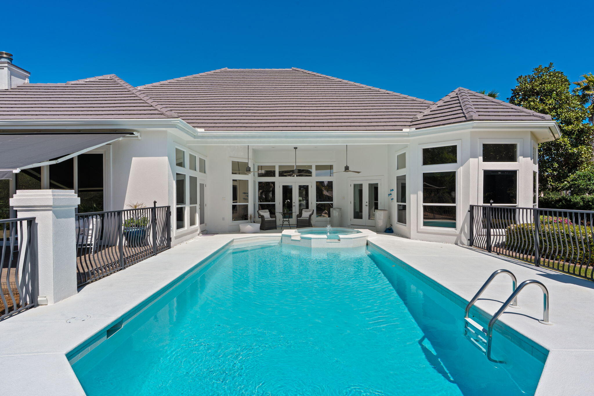 BAYTOWNE AVE EAST - Residential