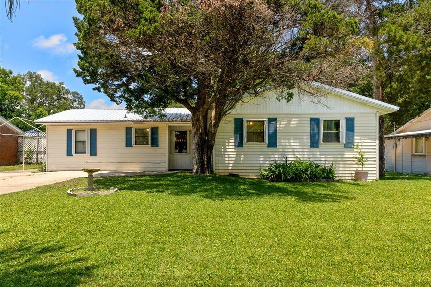 Great Fort Walton Beach location for this 4 bedroom, 2 bathroom home. The metal roof was installed in 2022 and the HVAC and water heater in 2019. The stove and refrigerator were replaced in 2023. The lawn pump and generator are new and have regularly scheduled maintenance in place. This charming home has a large shady back yard with a work shop.Convenient to Preston Hood Athletic Complex and Fort Walton Beach Recreation Center. Also, convenient to schools, military bases, restaurants, the downtown area, and the beaches!All information deemed important should be verified by buyer.