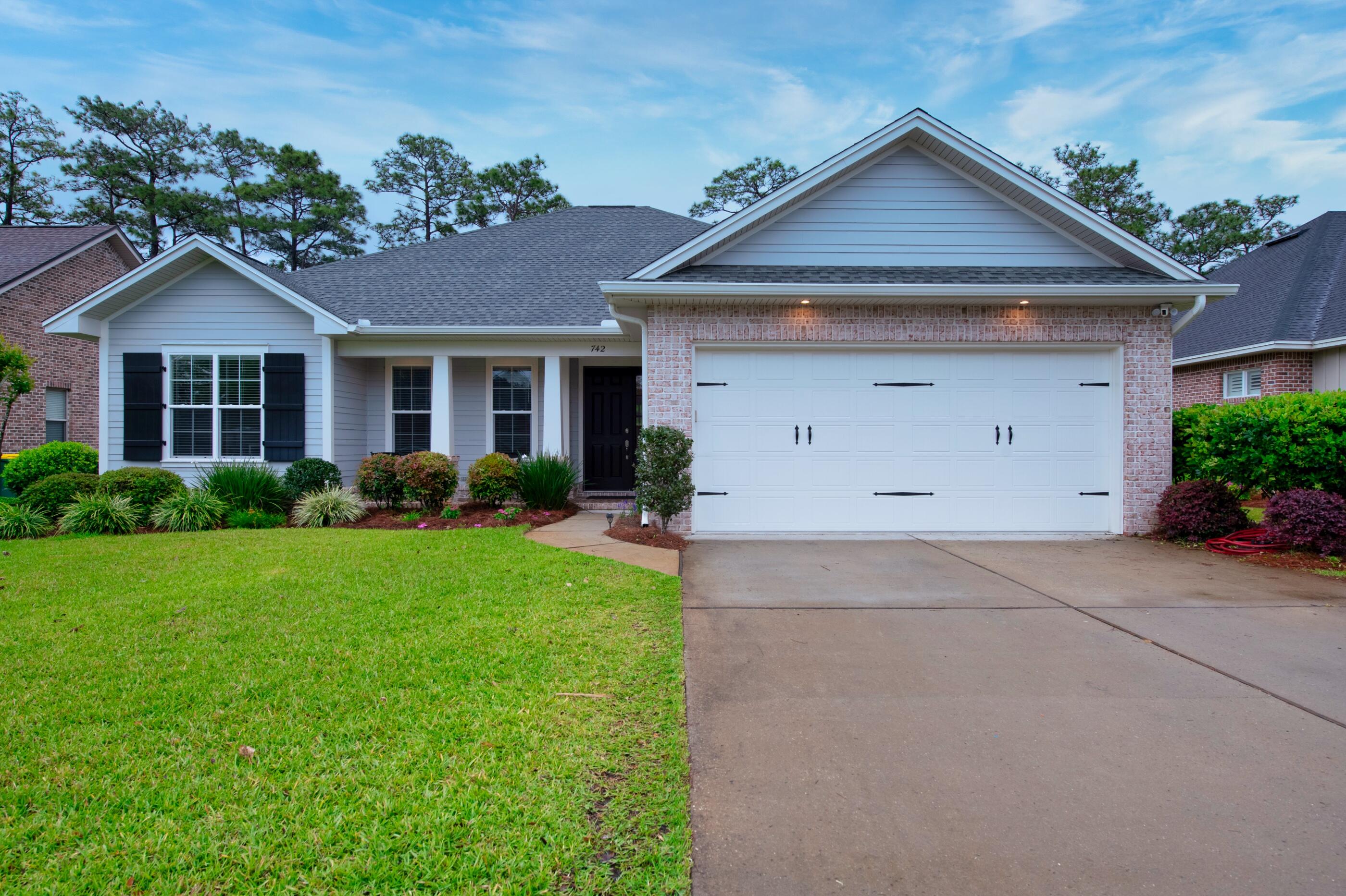 This turnkey, home built by Huff Homes, is in the highly desired Magnolia Woods subdivision. This home features an open, split bedroom floor plan. The kitchen offers granite counters, breakfast bar, gas range, soft close cabinets & drawers, and stainless-steel appliances. Granite and soft close cabinets & drawers in both bathrooms. The home has beautiful hand scraped wood flooring, tile in the wet areas, and carpets in the bedrooms. Come and entertain in the living room that is centrally located in the home with lots of windows allowing in all the natural light. The master suite has two closets, one is a custom-built, walk-in closet, dual vanities, and a walk-in shower. The linen closet houses the home network area, complete with Cat 5 wiring.