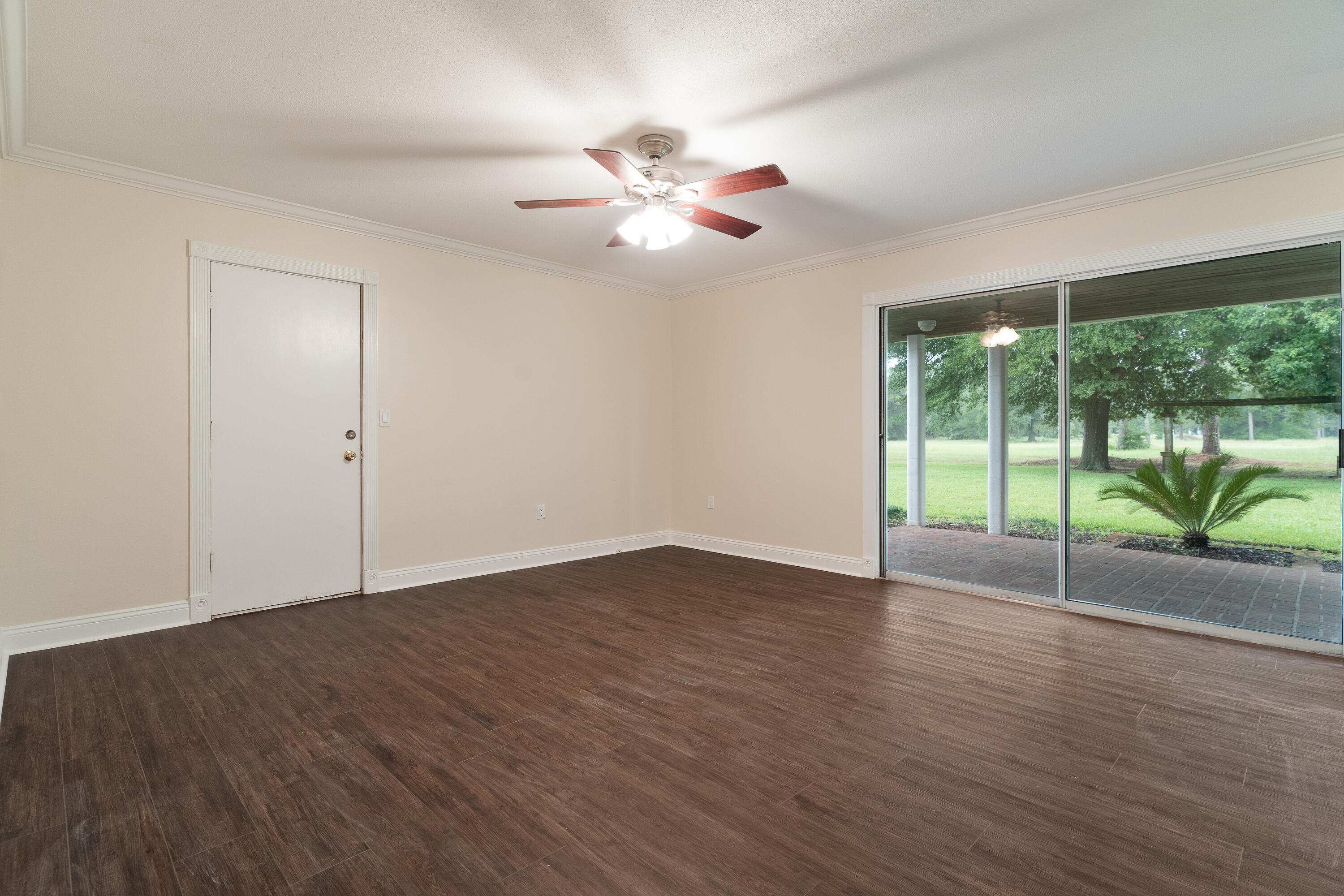 COUNTRY CLUB EST - Residential
