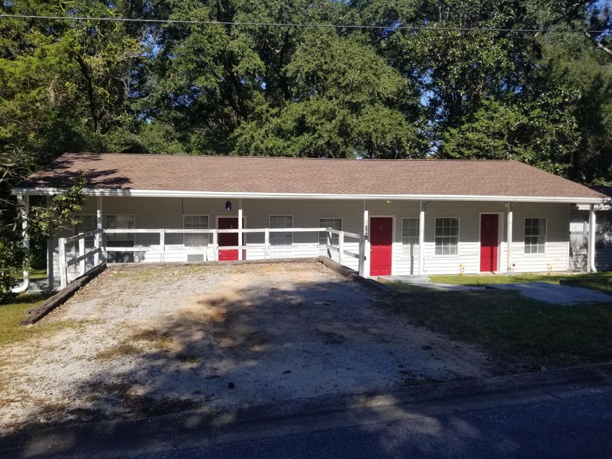 Triplex in crestview walking distance from downtown