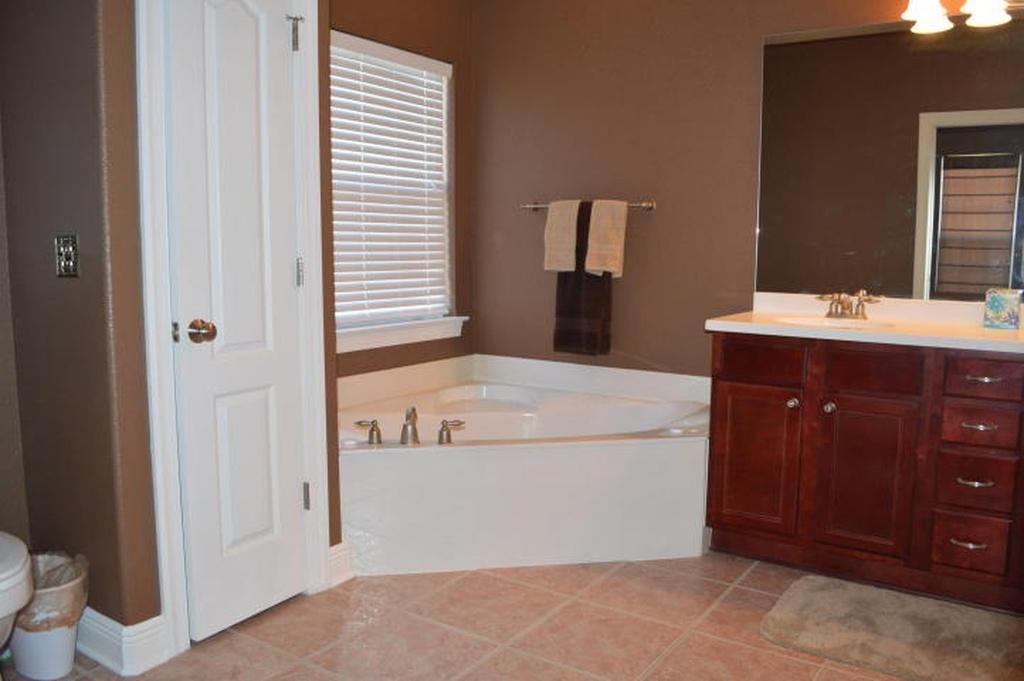 DIAMOND LAKES - Residential