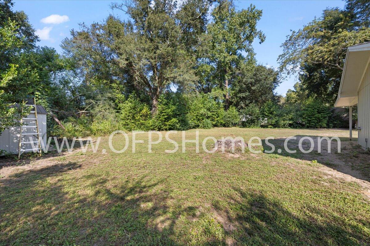 ADAMS POWELL EAST LOT 9 BLK K - Residential Lease