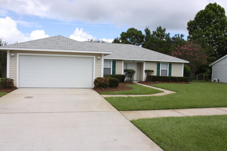 This home is immaculate and shows great. Plush landscaping, split bedroom plan, large pantry, screened in porch 15X8. Located in the heart of Destin and close to schools, shopping, golf and the Worlds Whitest Beaches.