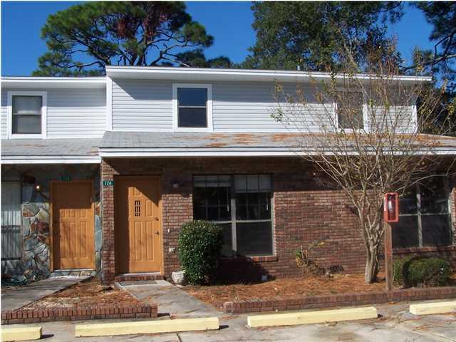Nice 2 bedroom 2 full baths. 1 bed and bath on first floor other on the second floor. First floor is beautiful ceramic tile. Upstairs landing large enough for office area. Washer dryer connection, breakfast bar. Living room dining room combination. No smoking. No pets.