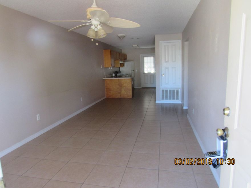 2 Bedroom 1 bath, tile flooring, washer/dryer hook-ups. Convenient location.
