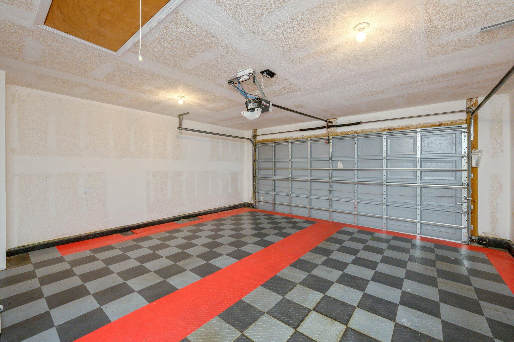 SILVER SPRINGS EST - Residential